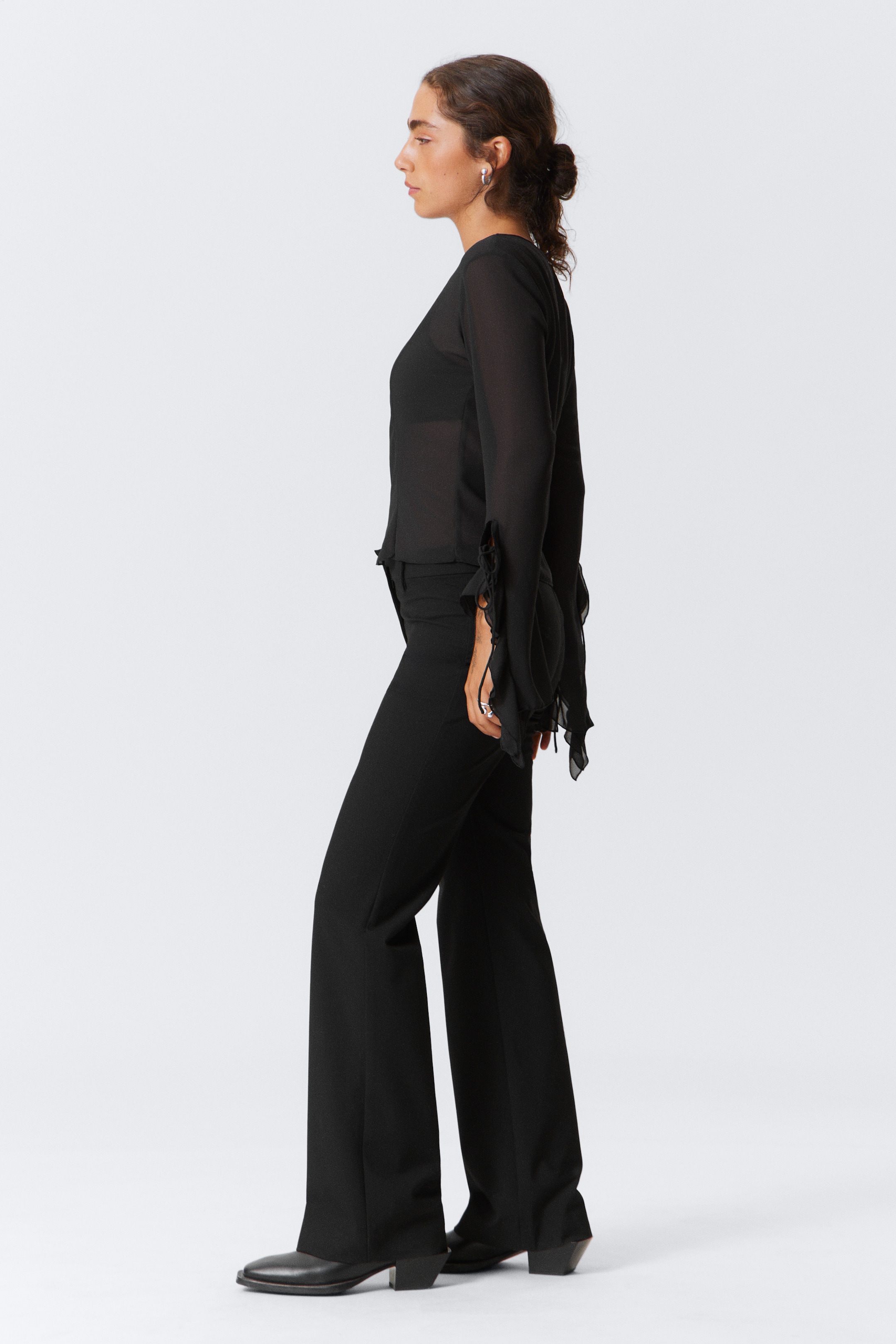 Größeres Bild anzeigen: Anzughose mit Schlag - Schwarz - Ladies | H&M AT 4