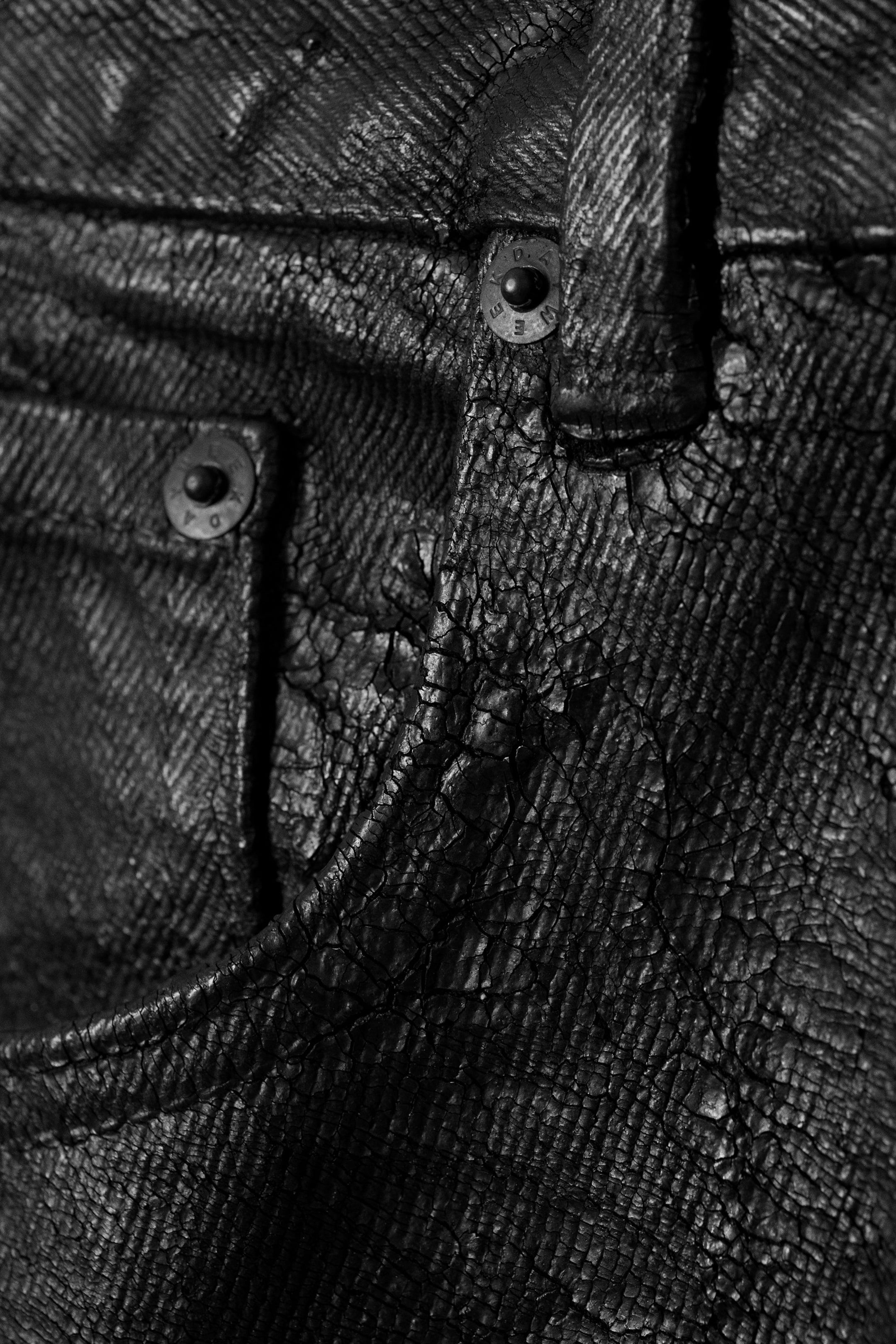 Black - Cracked Loose Fit Barrel Leg Jeans - 6