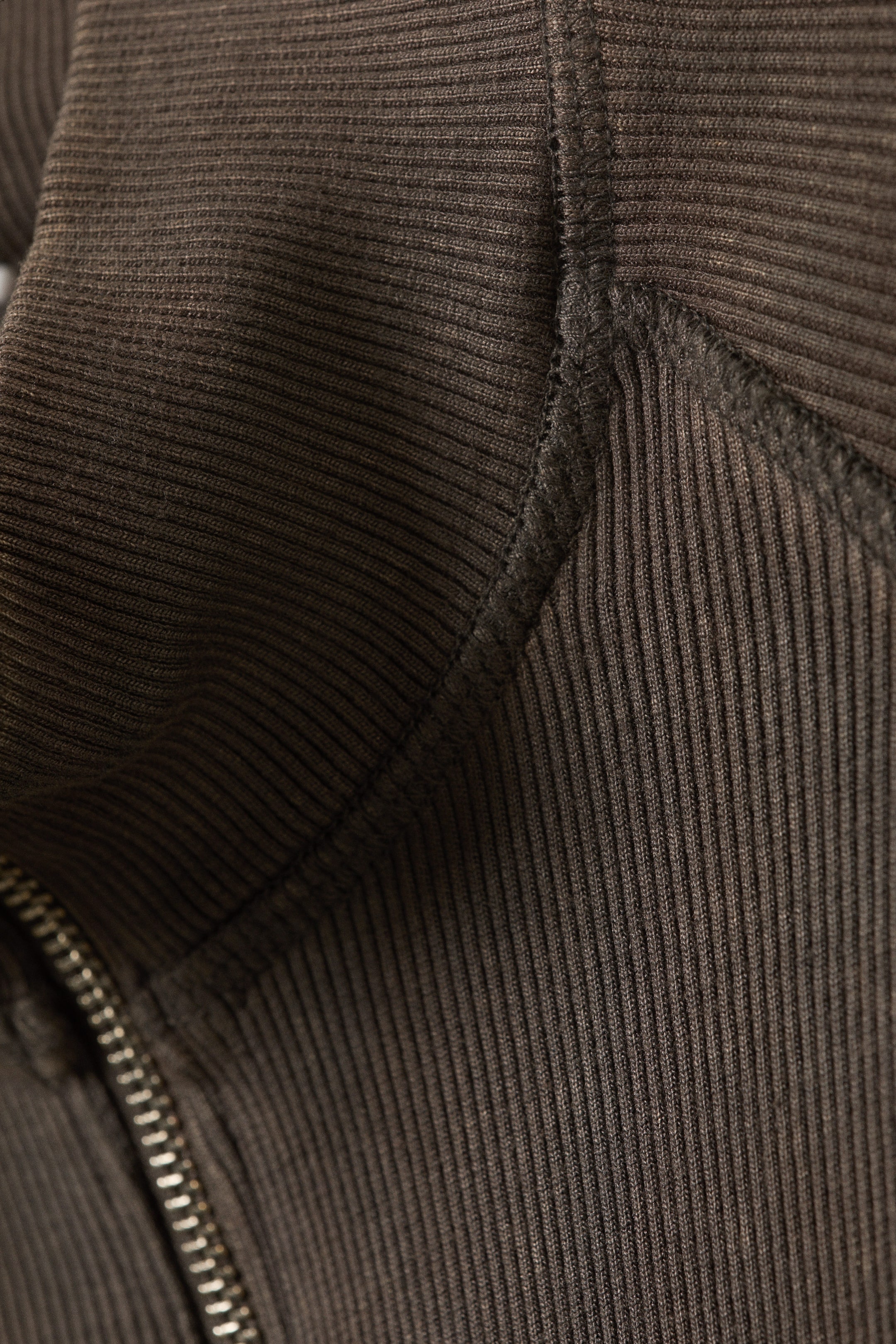 Washed Dark Grey - Fitted Long-Sleeved Mock-Neck Zip Top - 5