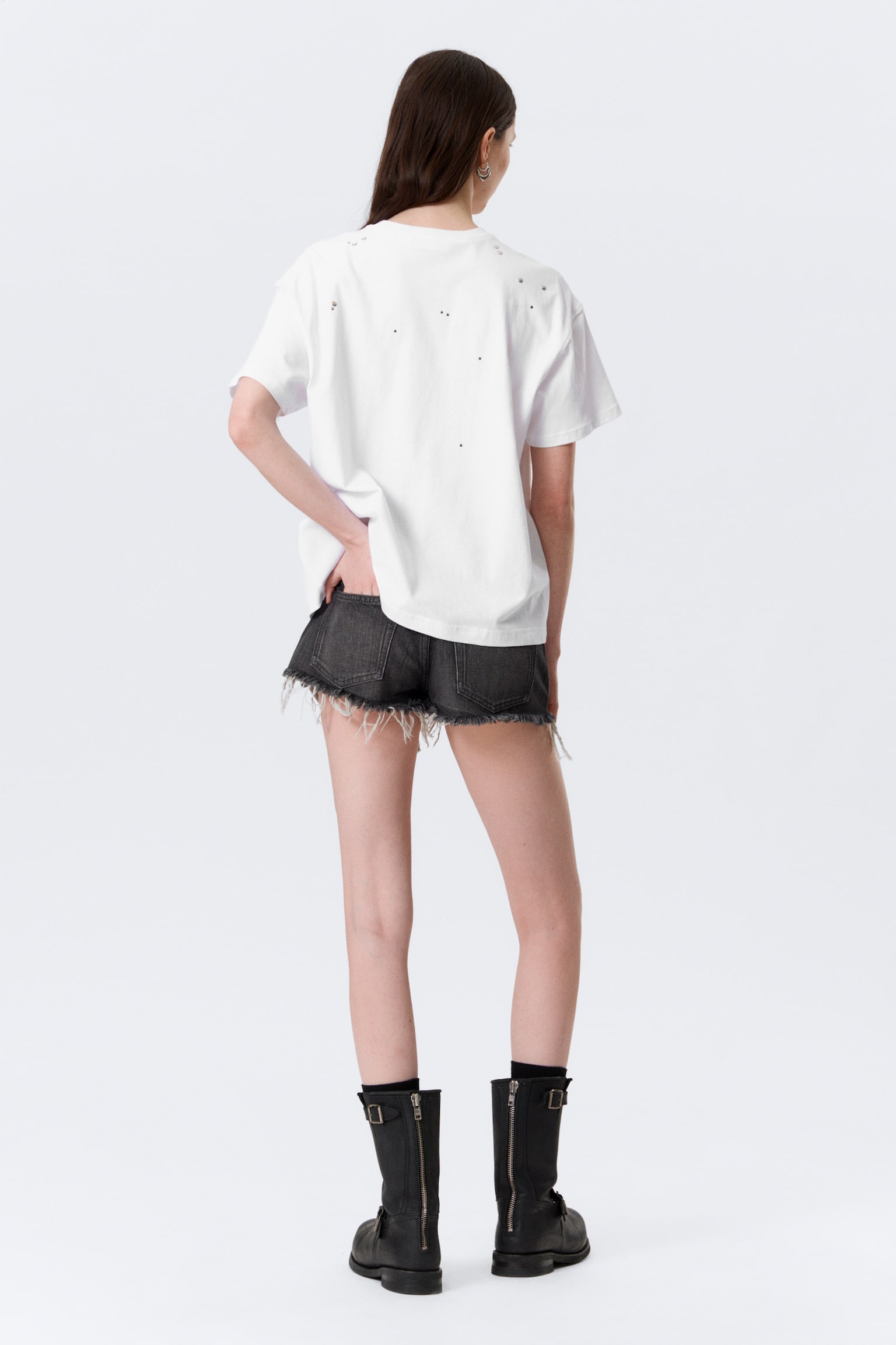 Camiseta gráfica con tachuelas - Blanco - Estampado de cara gótica - 3