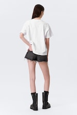 Weiß - Gothic Face Print - Boxy T-Shirt mit Nieten und Grafik - 2