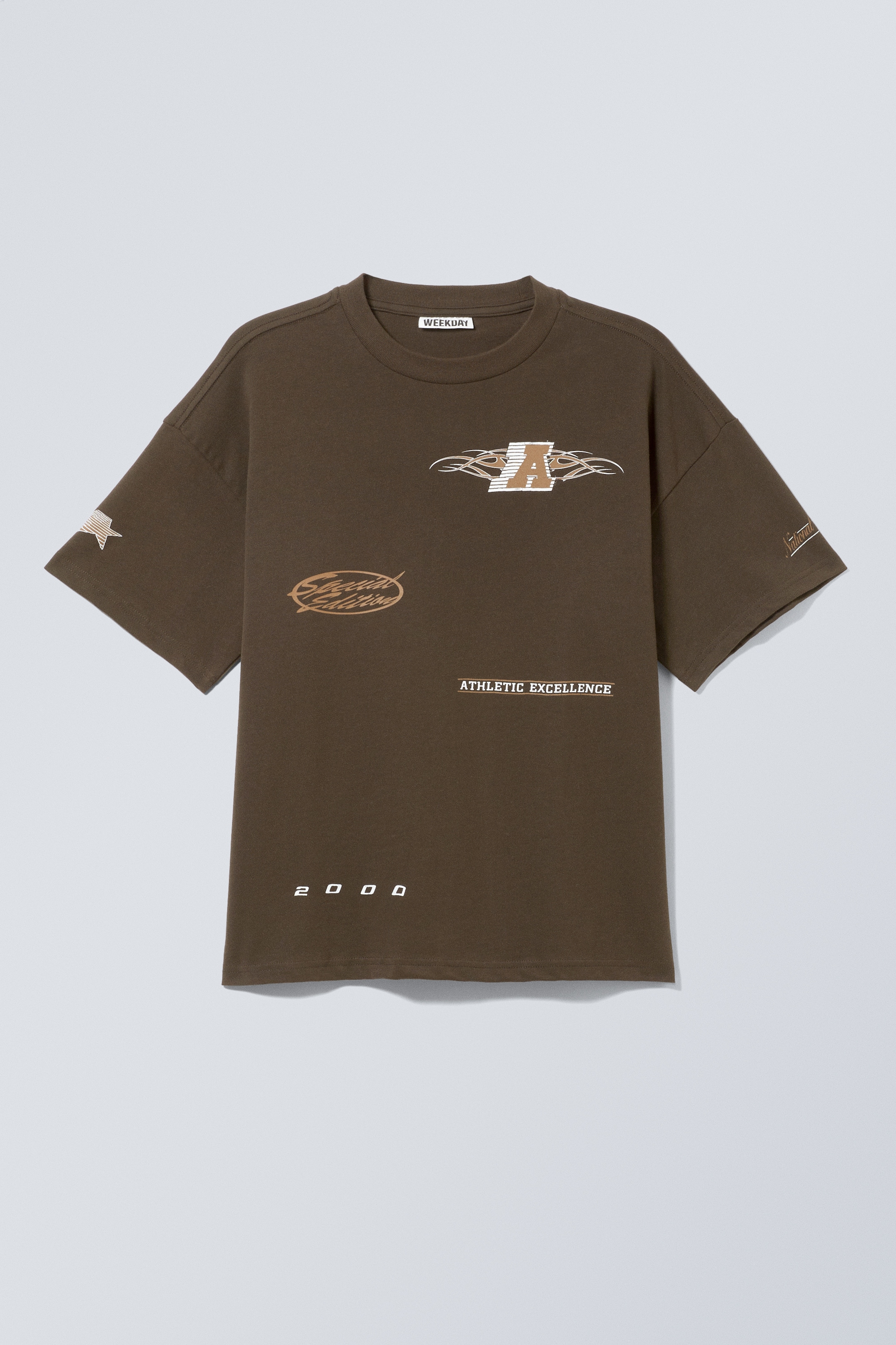 Visa större bild: En boxig, grafisk t-shirt med tryck - Mörkbrun - Sportlogotyper - HERR | H&M FI 1