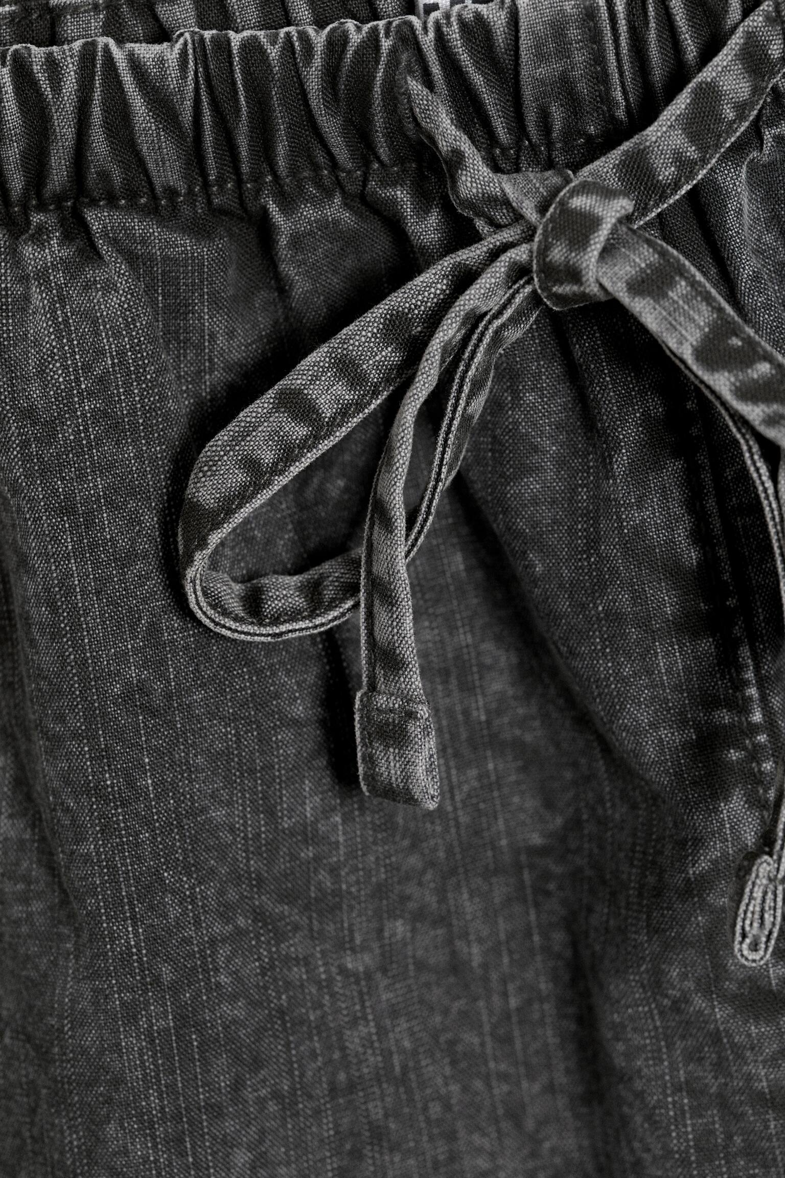 Pantaloni cropped larghi a vita bassa - Grigio scuro/Talpa scuro - 3