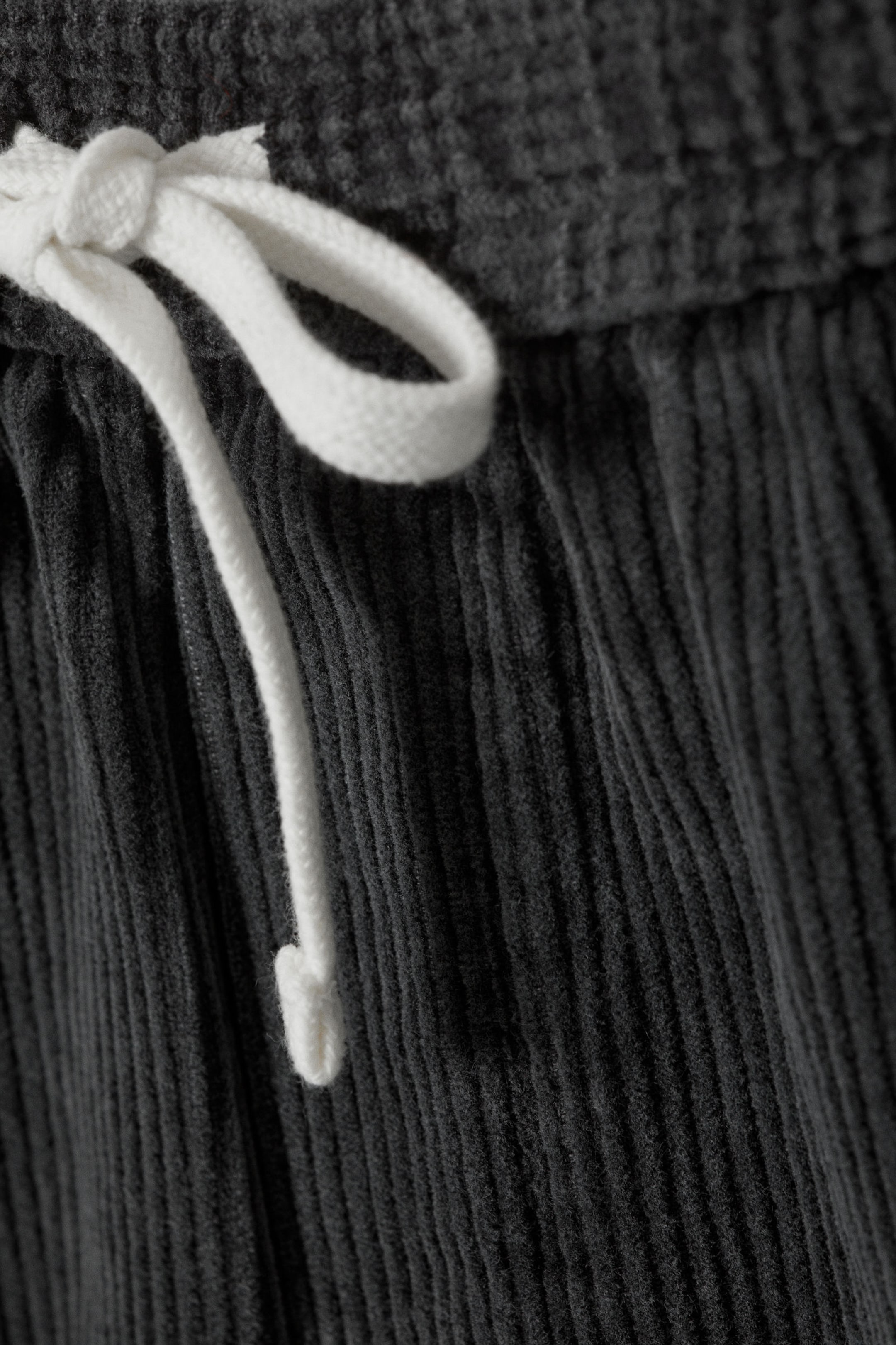 Schwarz - Entspannte Cord-Shorts mit Kordelzug - 5