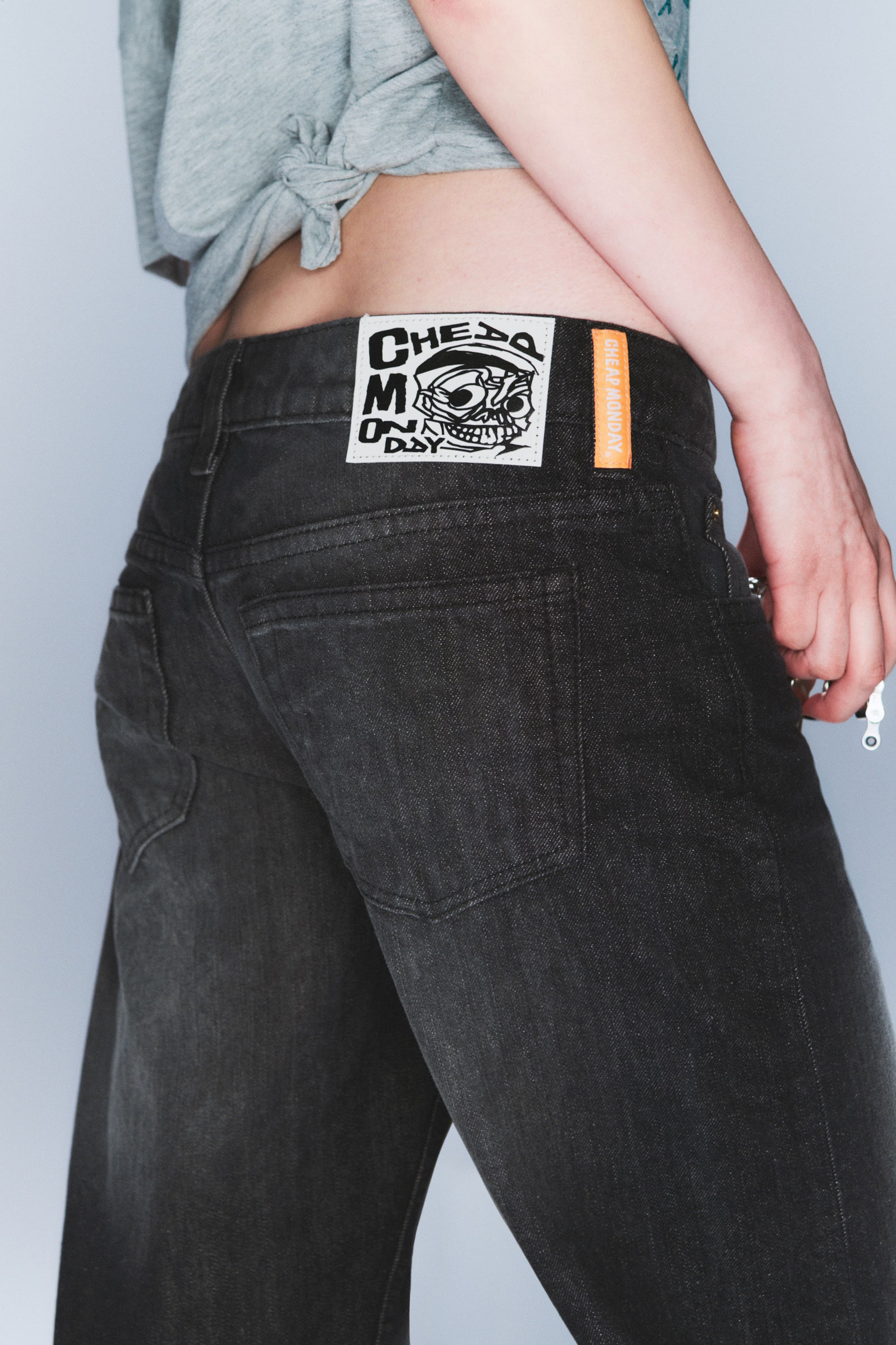 Undone Black - Svart - Messy Low Rise Regular Straight Jeans - 3