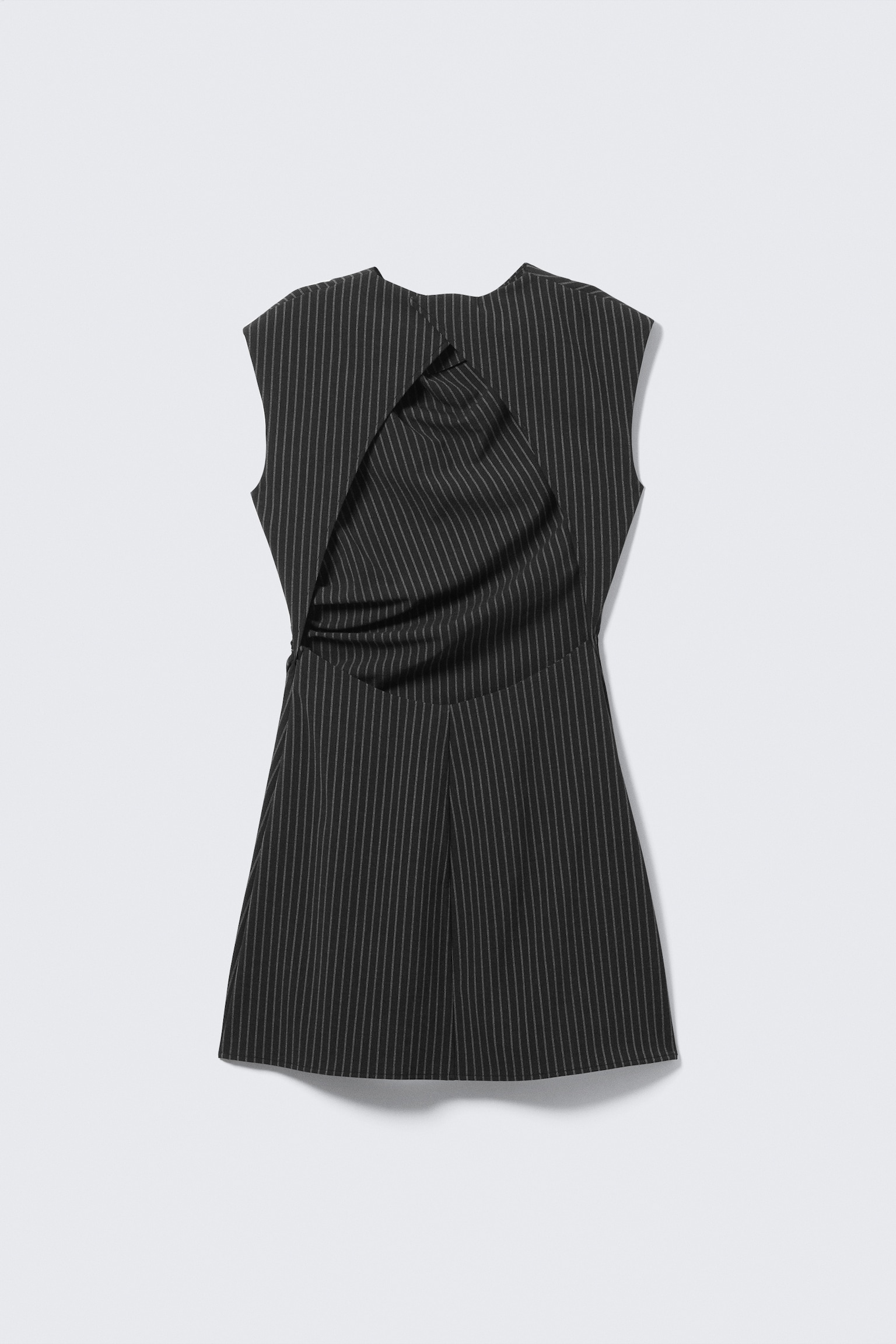 Drapert minikjole med kappeermer i dressstoff - Svarte striper - 4
