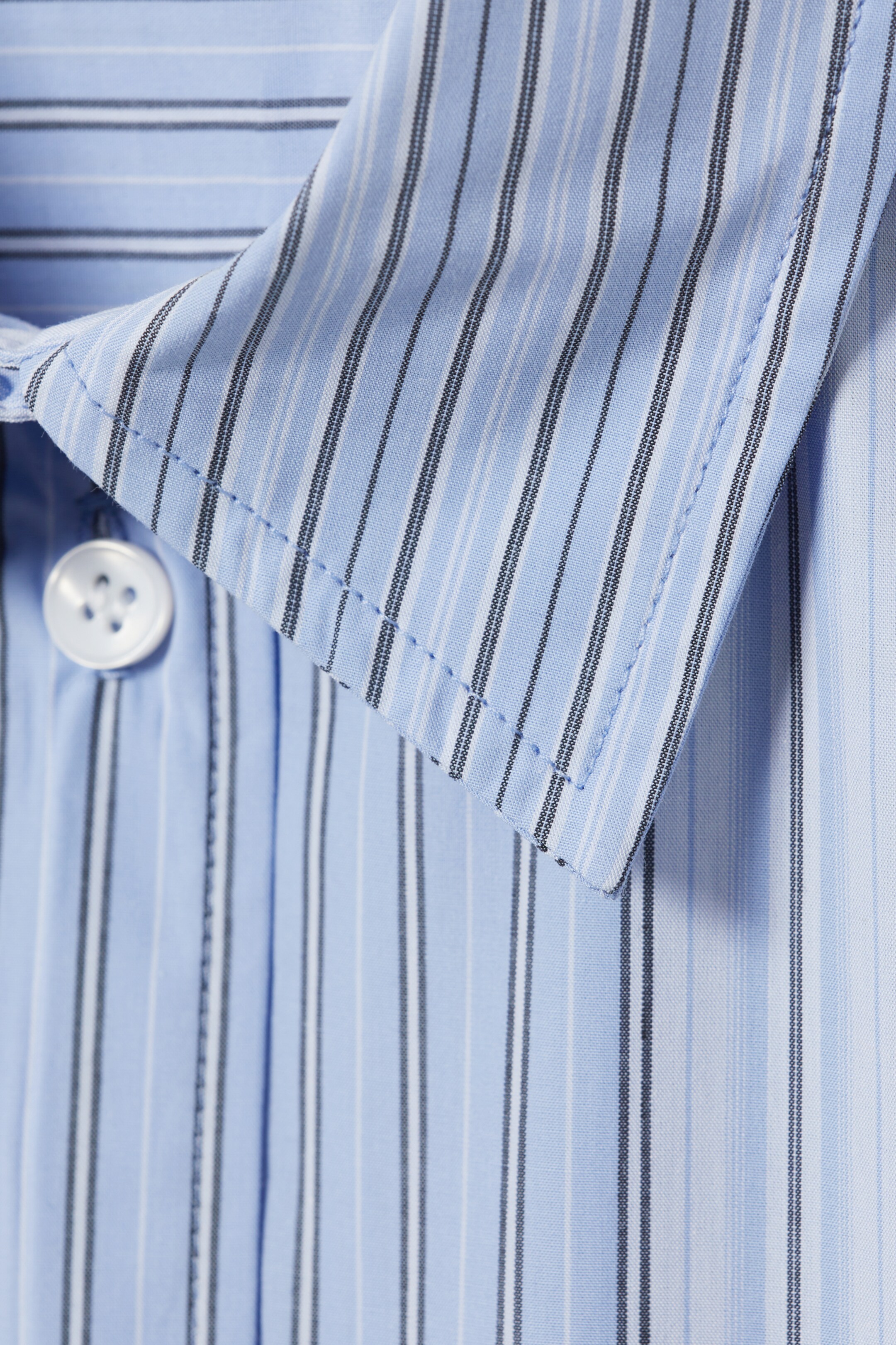 Zobacz większy obraz: Popelinowa koszula z długim rękawem - Jasnoniebieskie paski - ONA | H&M PL 2