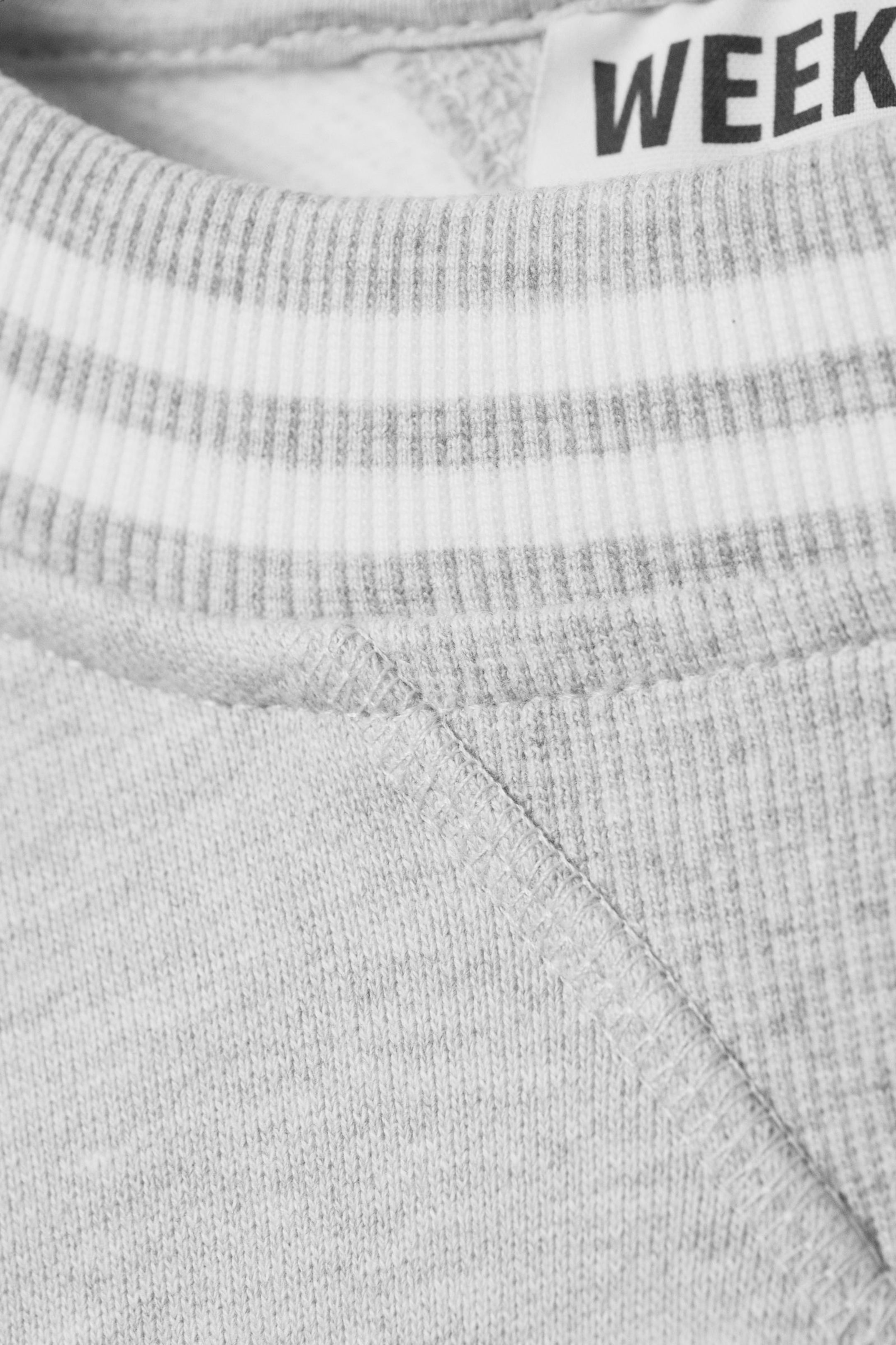 Grau meliert - Cropped Sweatshirt aus Baumwoll-Fleece - 4