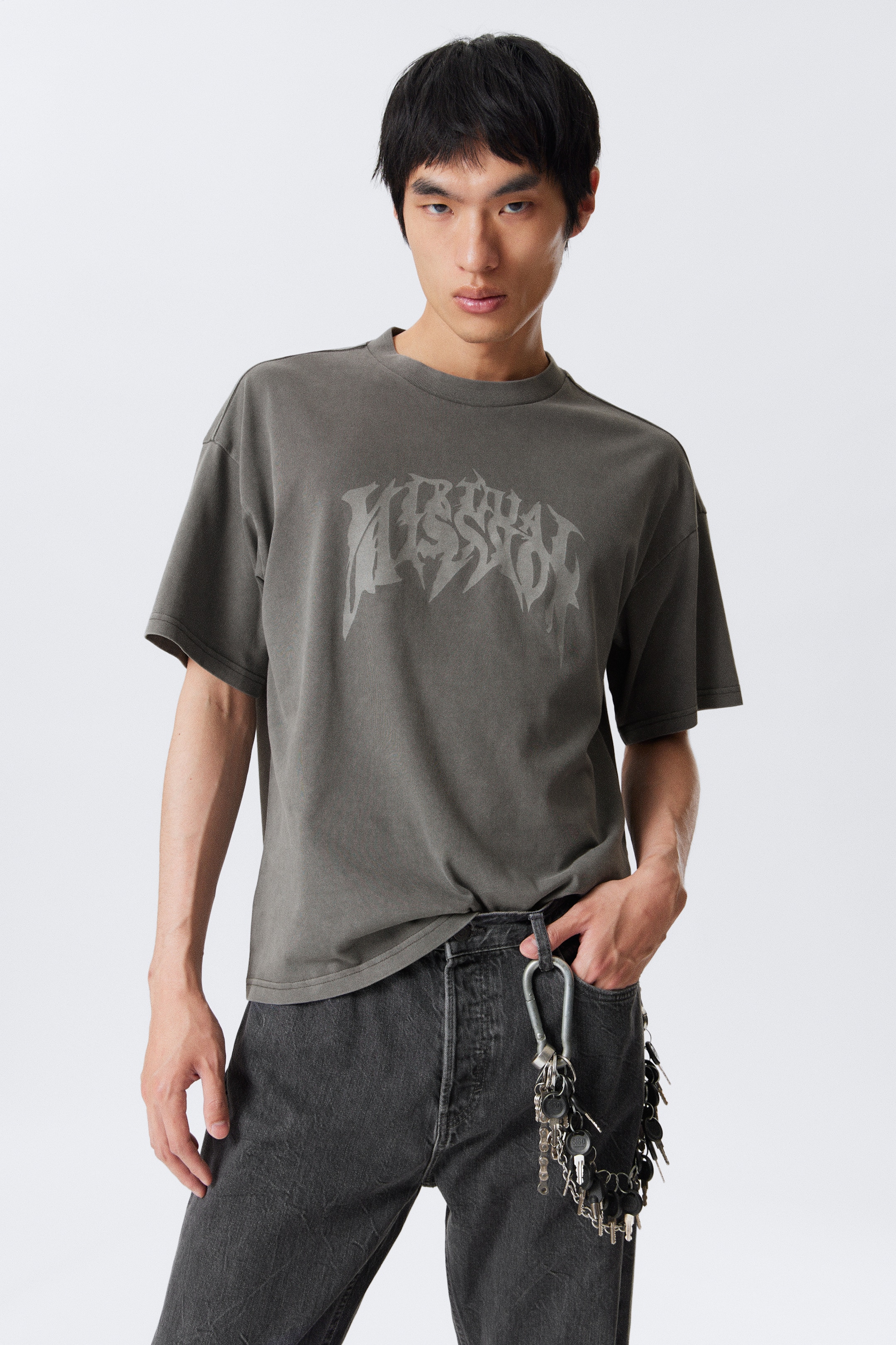 Größeres Bild anzeigen: Bedrucktes kastiges T-Shirt - Verwaschenes Schwarz - Mizzion - Men | H&M AT 1