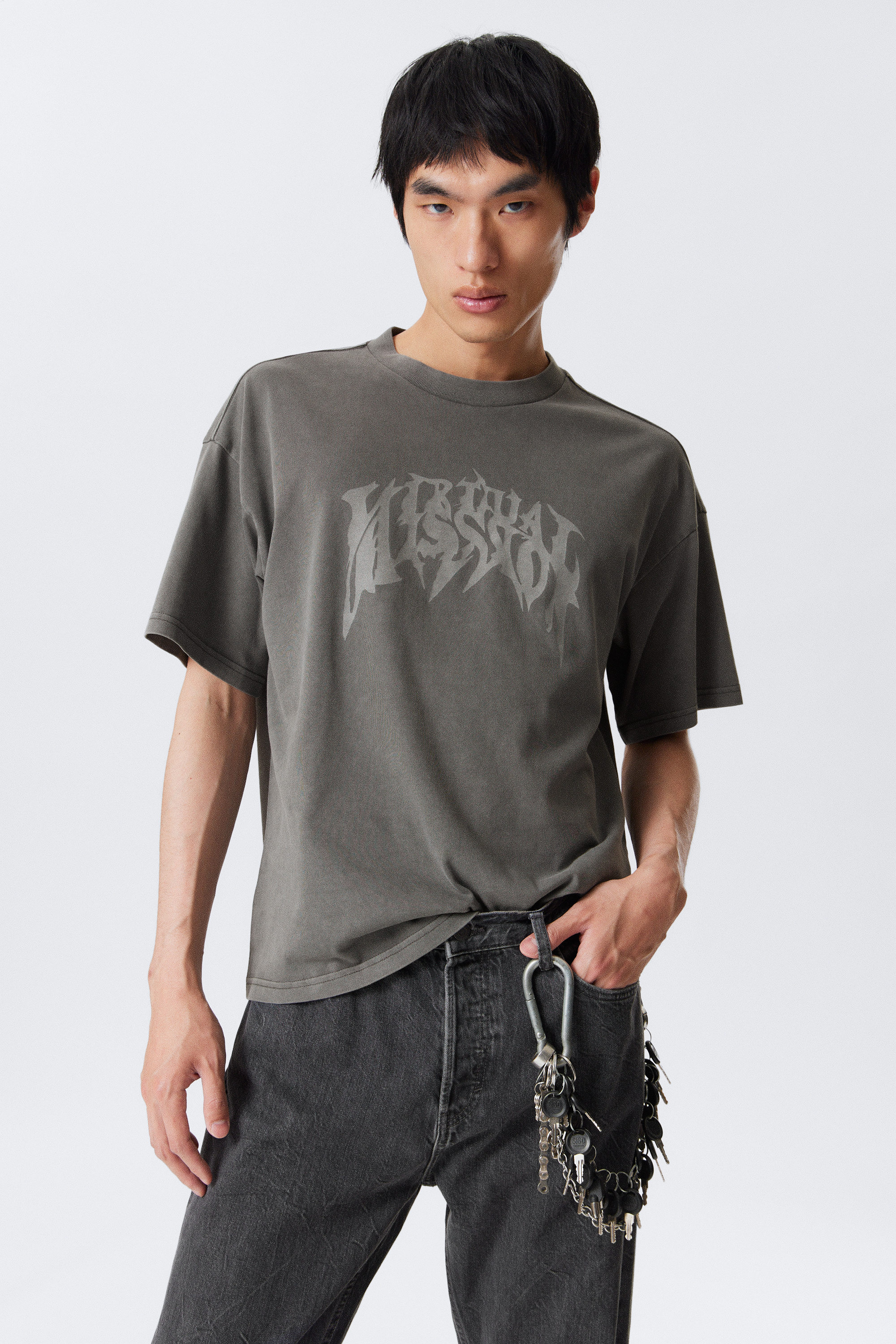 Washed Black - Mizzion - En boxig, grafisk t-shirt med tryck - 1