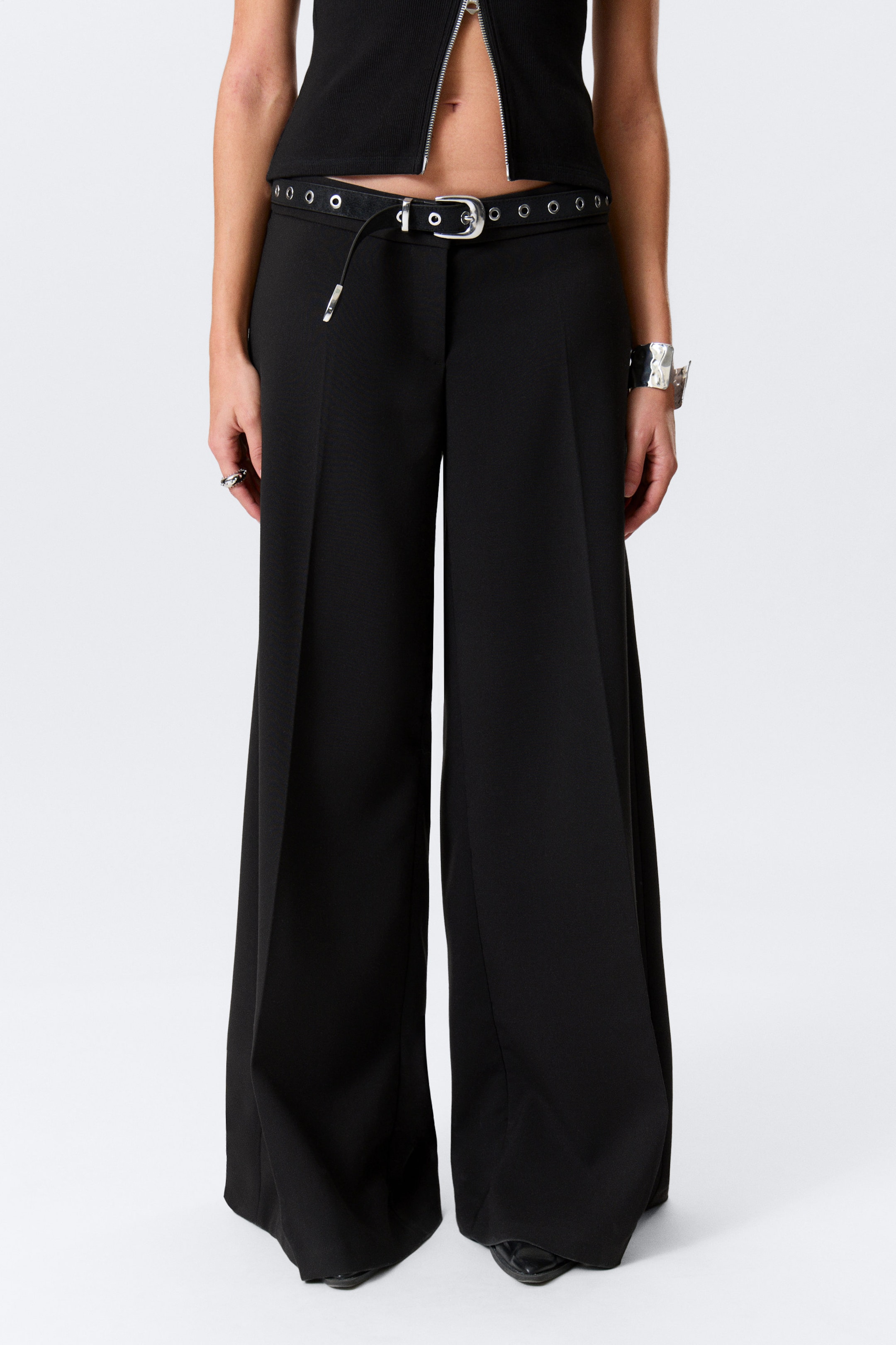 Black - Low-Rise Flared Suiting Trousers - 2