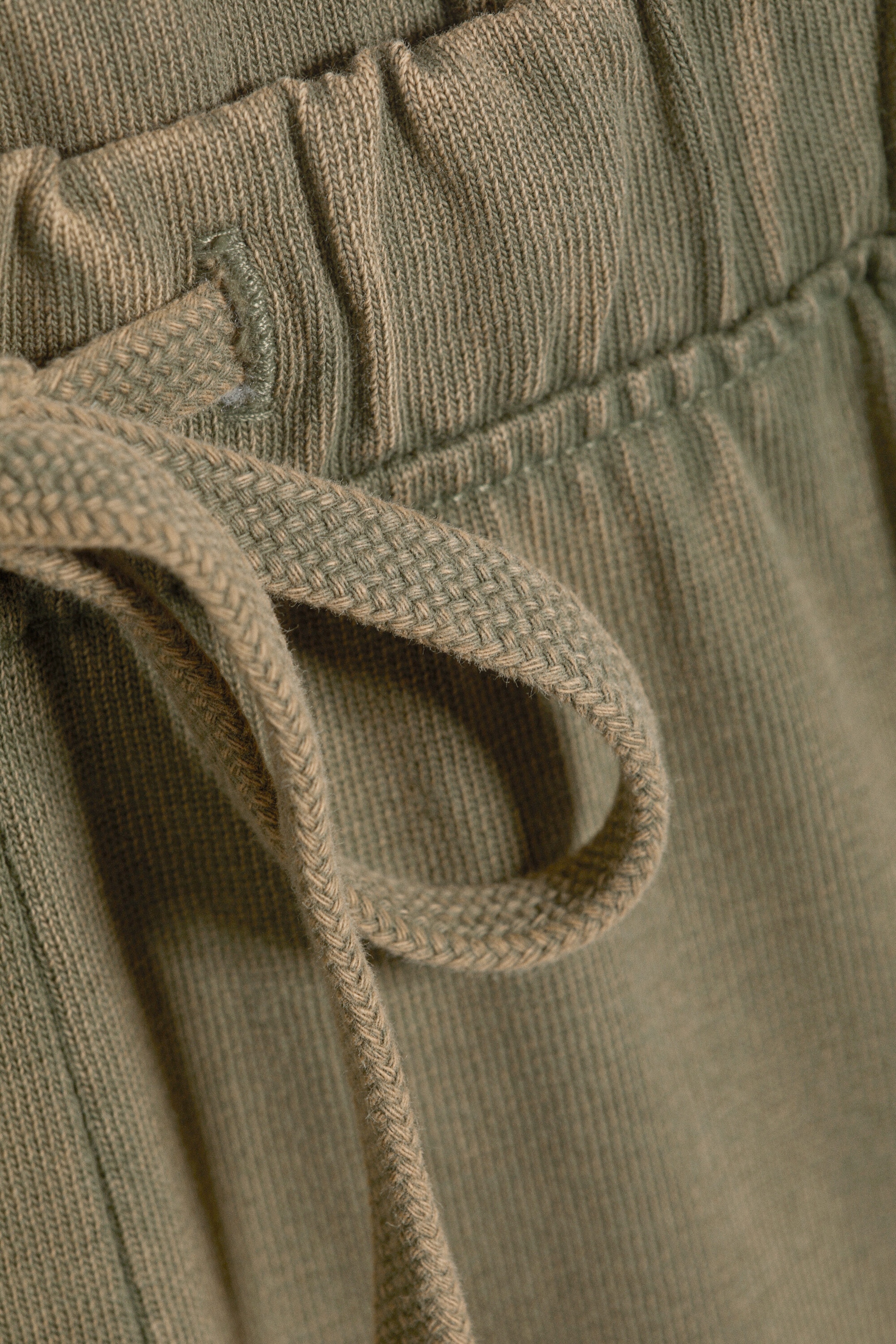 Staubiges Khakigrün - Weite Pyjamahose aus Baumwolle - 6