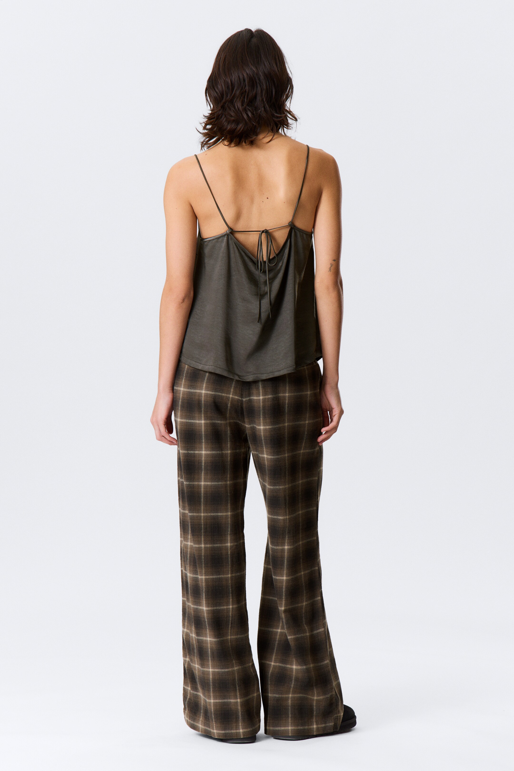 Nagyobb kép megtekintése: Mosott szatén pizsamafelső - Mosott sötétszürke - NŐI | H&M HU 5