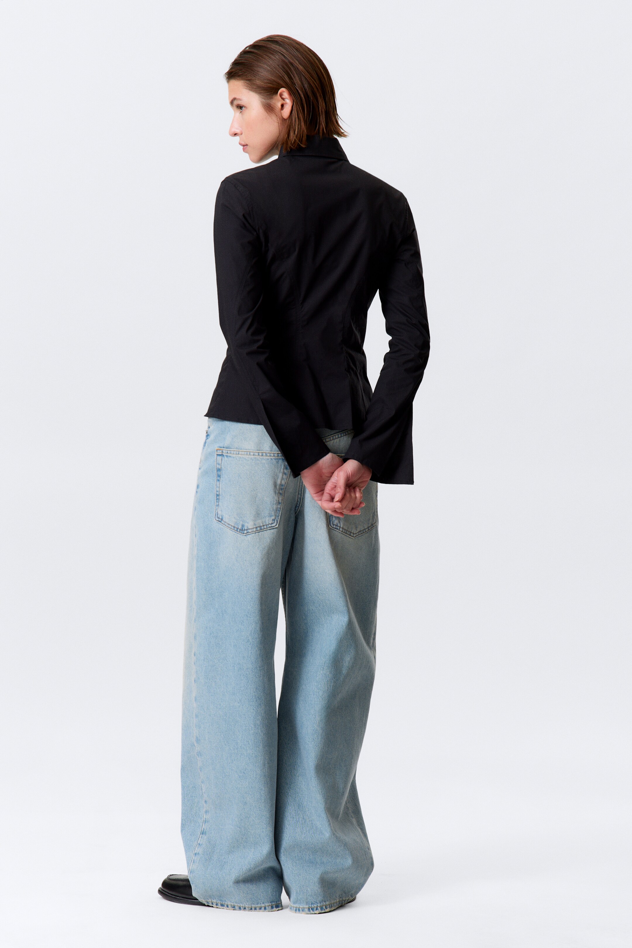 Vezi imaginea mai mare: Cămașă din bumbac cu mâneci lungi, croială cambrată - Negru - FEMEI | H&M RO 4