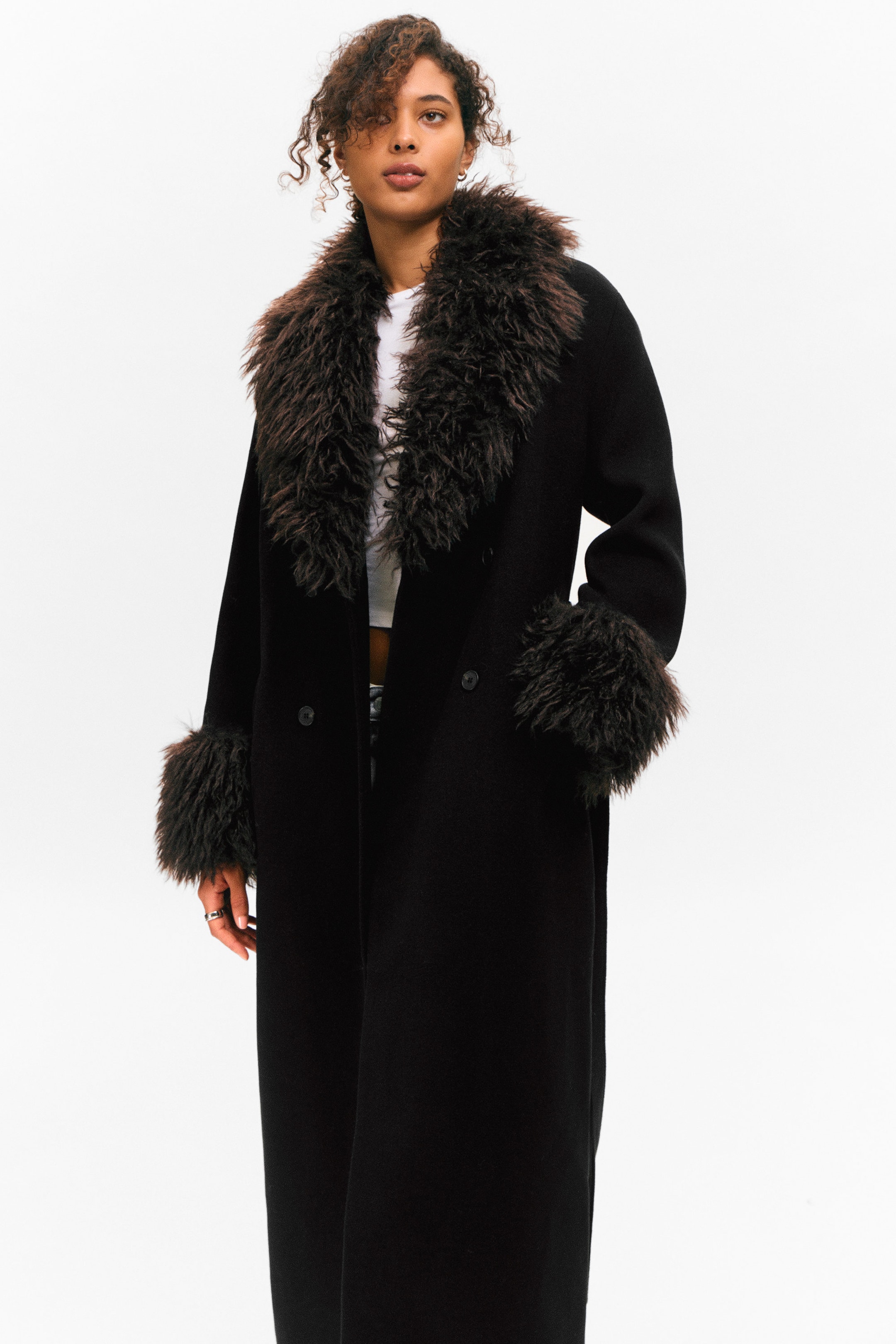 Svart - Brun fuskpäls - Lång oversized kappa med fuskpäls - 2