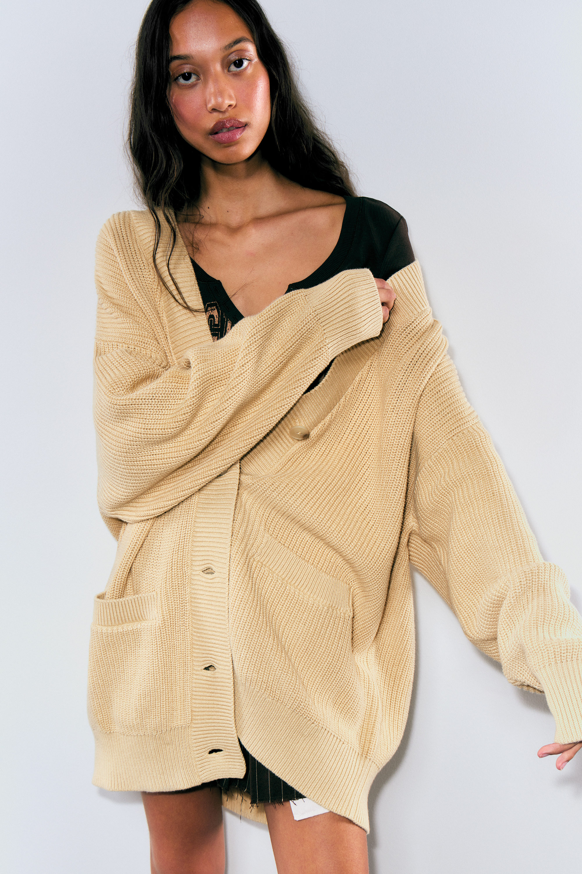 Beige - Oversized Cardigan aus Baumwolle mit V-Ausschnitt - 2