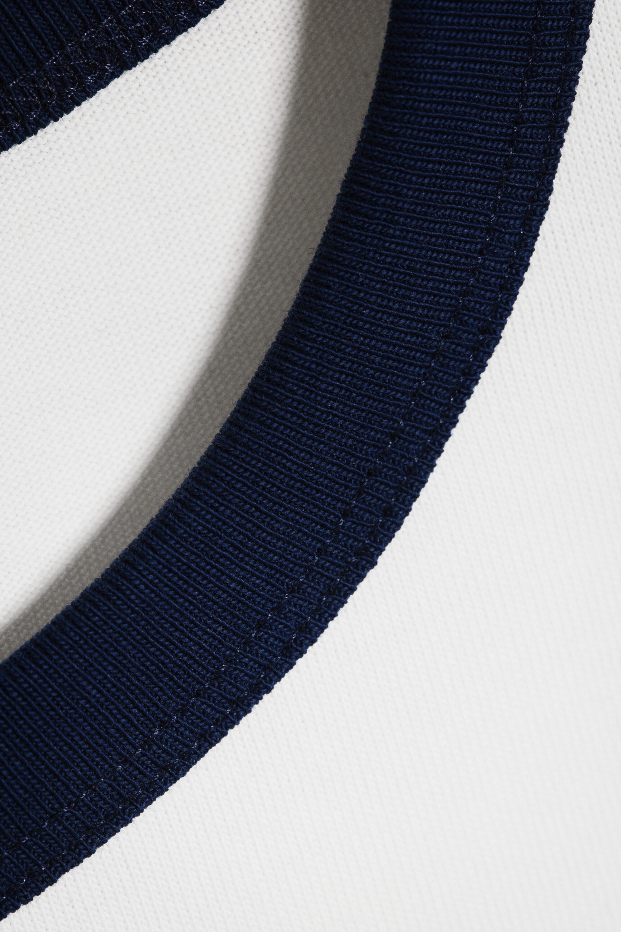 White - Beats Print - Graphic T-shirt - 1