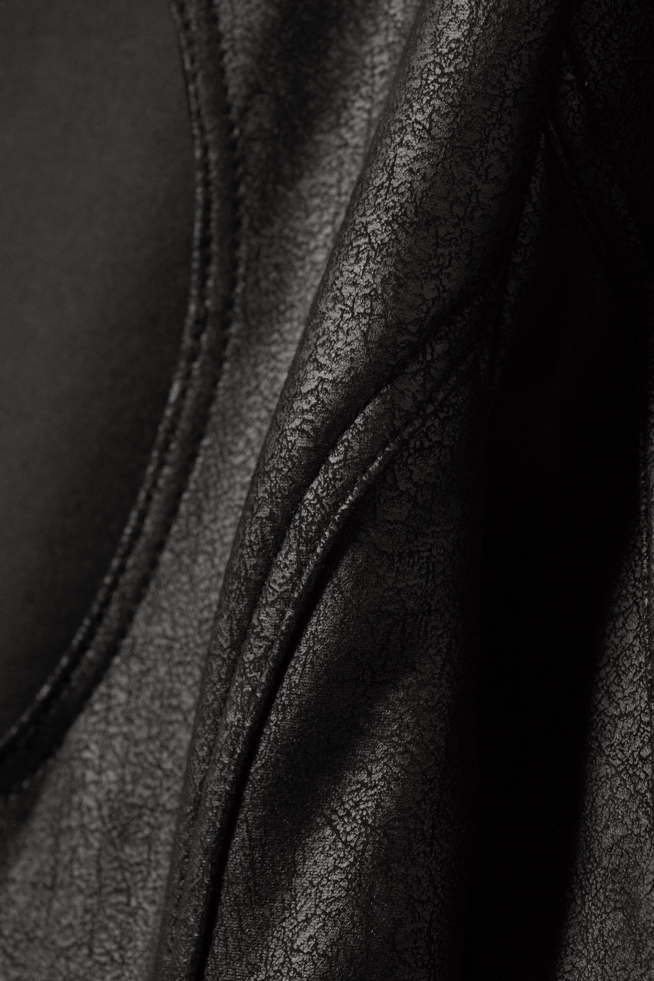 Noir - Robe courte en cuir synthétique enduit Valia - 2