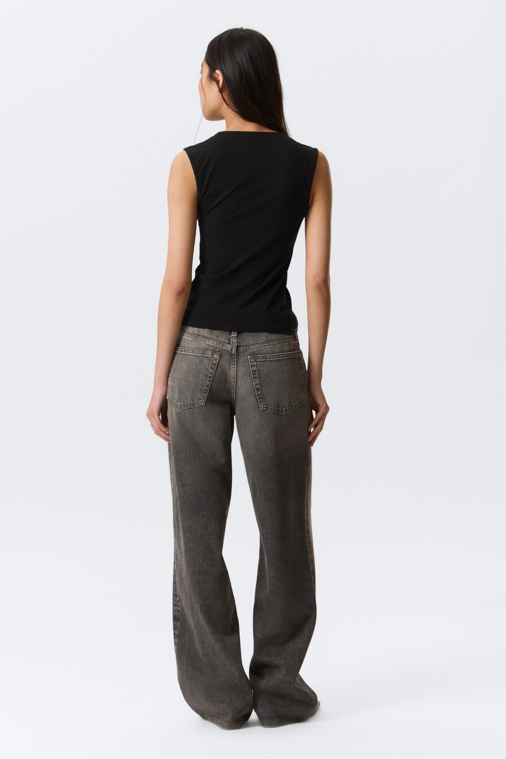 Black - Fitted V-Neck Sleeveless Top - 3