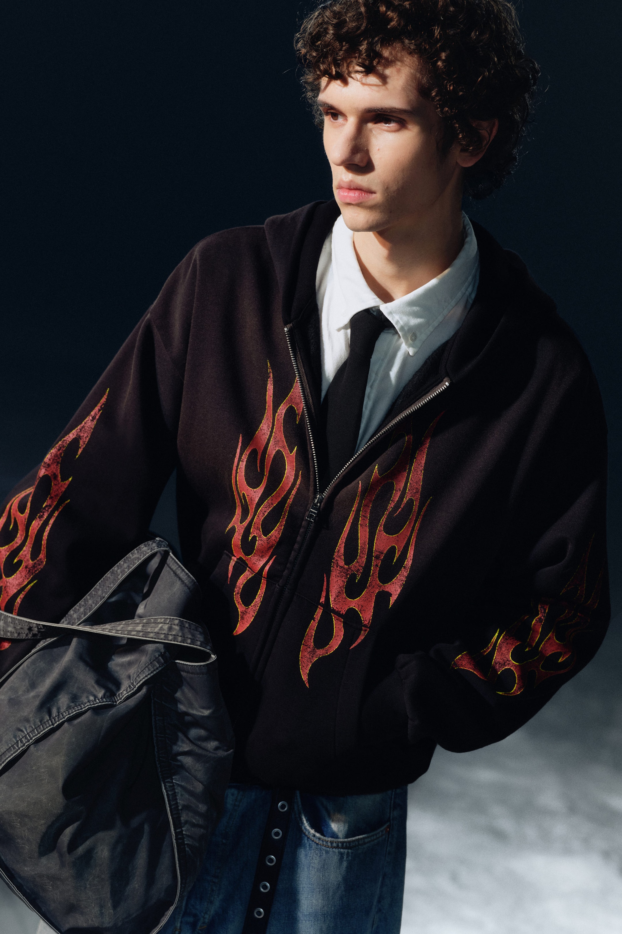 Black - Worn-out Flame - Square Graphic Zip Hoodie - 1