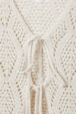 Cremefarben - Gehäkelte Strickweste mit Bindeverschluss - 1