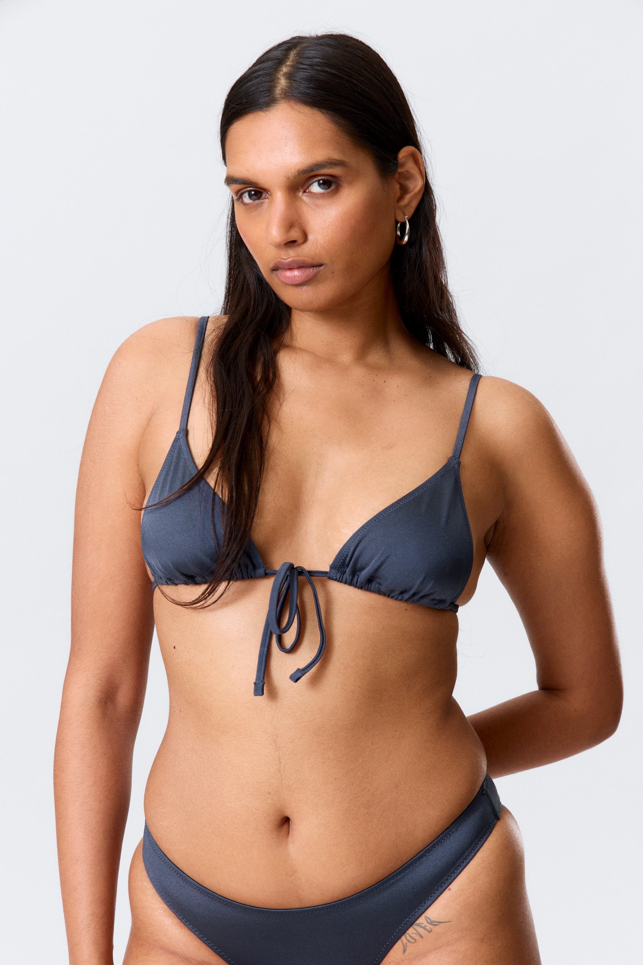 Visualizza immagine più grande: Top bikini a triangolo - Blu scuro - DONNA | H&M IT 1