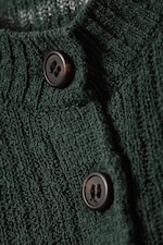 Mörkgrön - Ribbstickad cardigan med smal passform - 5
