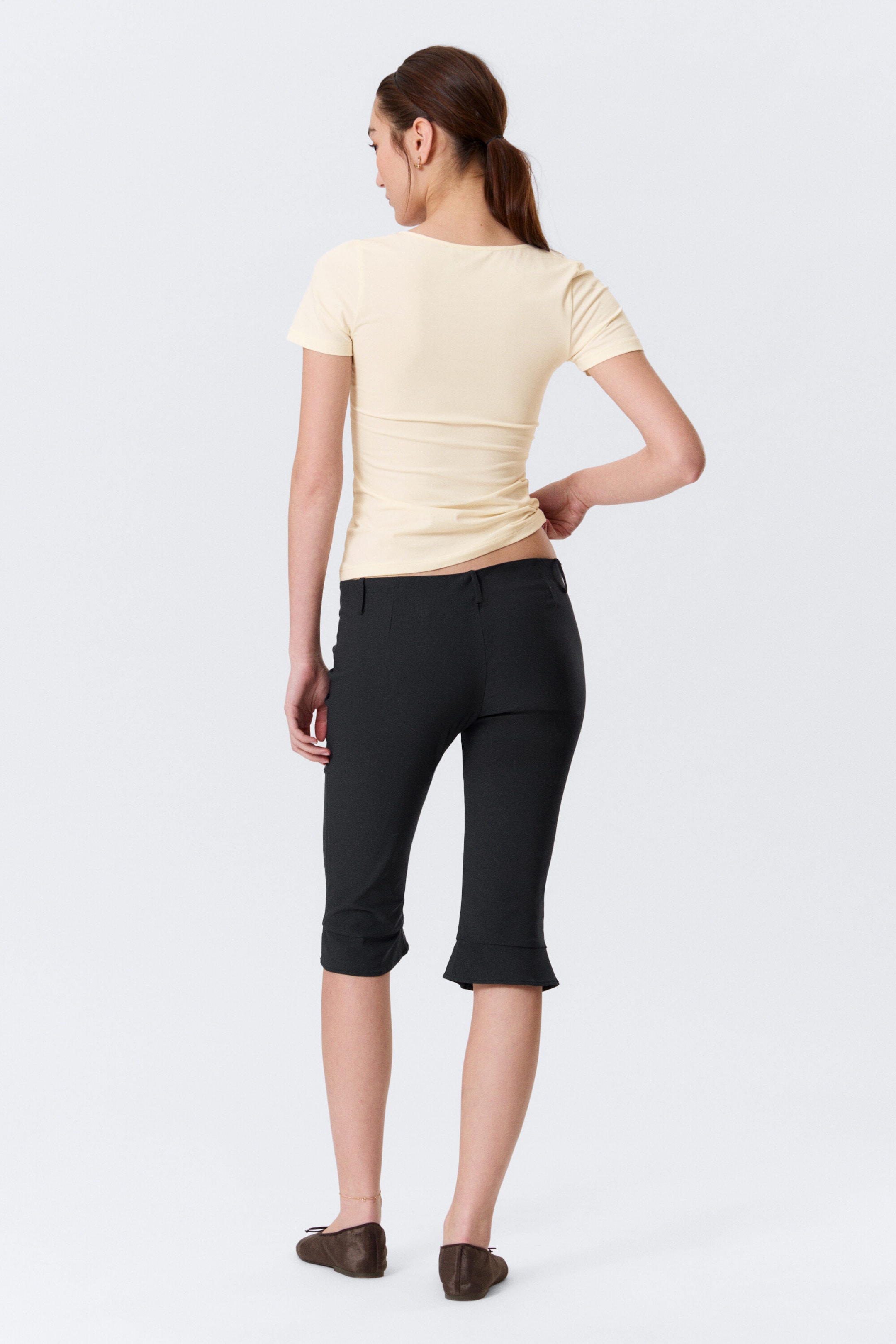 Schwarz - Maßgeschneiderte Caprihose mit mittlerer Bundhöhe - 4