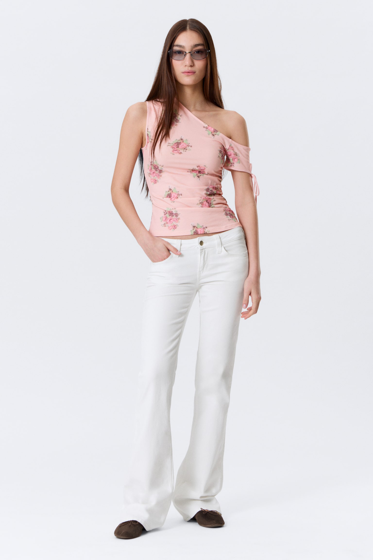 Slim-fit skulderløs topp med rynkedetaljer - Rosa - Blomster/Rød/hvit stripete/Off-white - 1