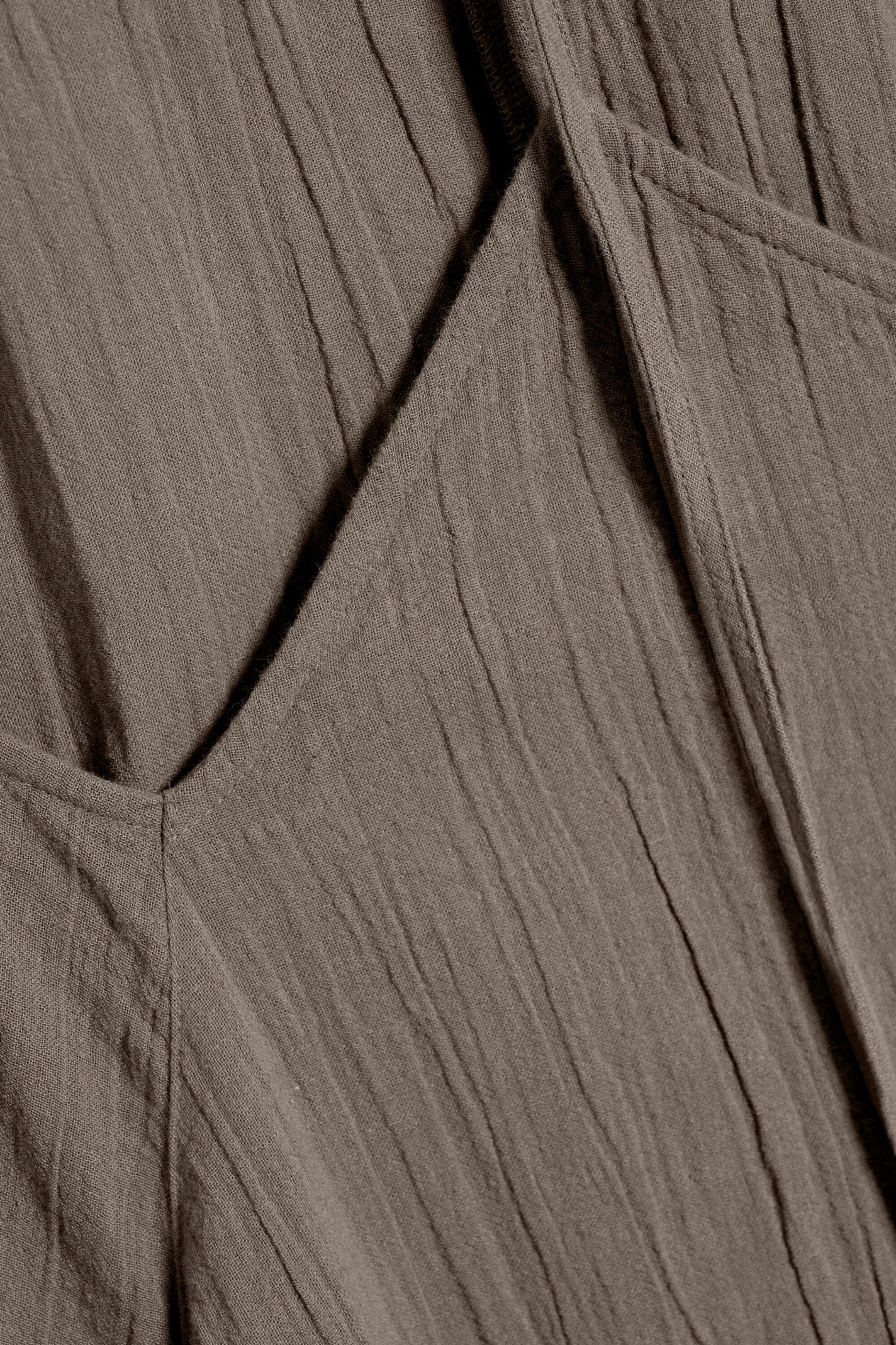 Dunkles Graubraun - Kleid mit Wasserfallausschnitt und A-Linie - 5