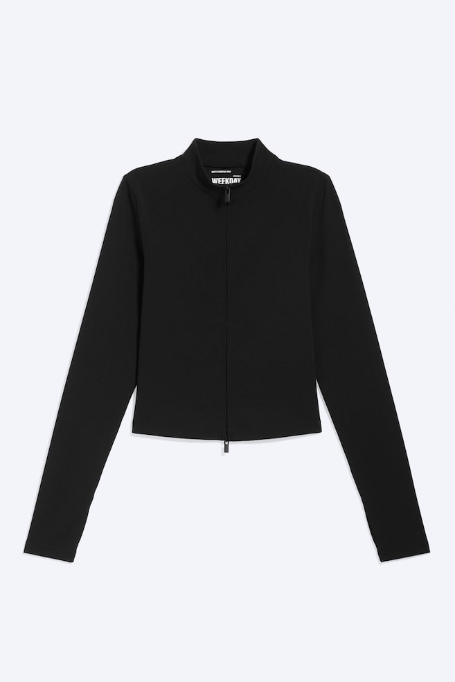 Czarny top z wysokim, stojącym kołnierzem ozdobionym napisami „SOFT STRETCH TOP” i „WEEKDAY”, z zapięciem na suwak na całej długości z przodu. Posiada długie rękawy i krótki dół. - 1