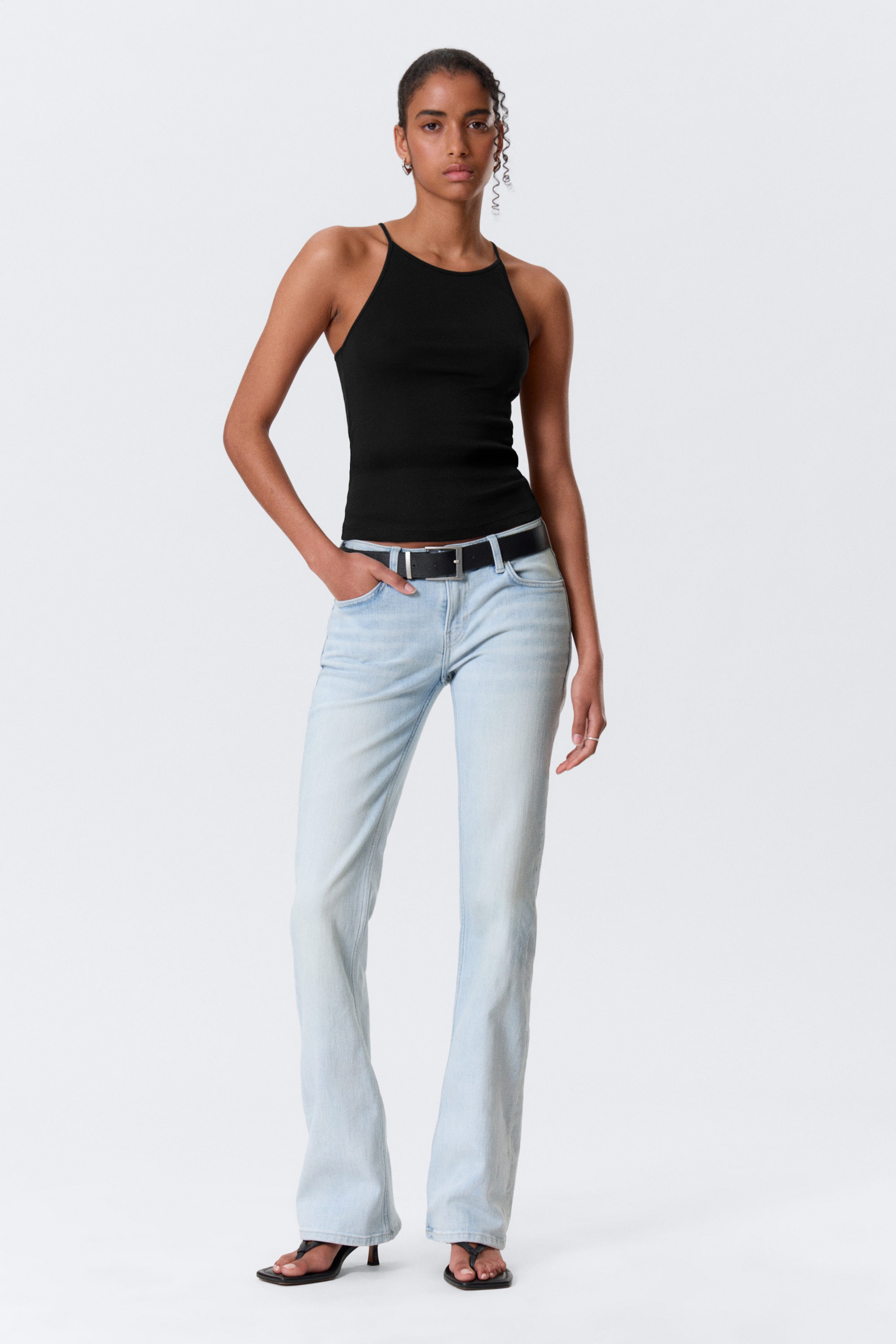 Schwarz - Schmal geschnittenes Racerback-Tanktop - 2