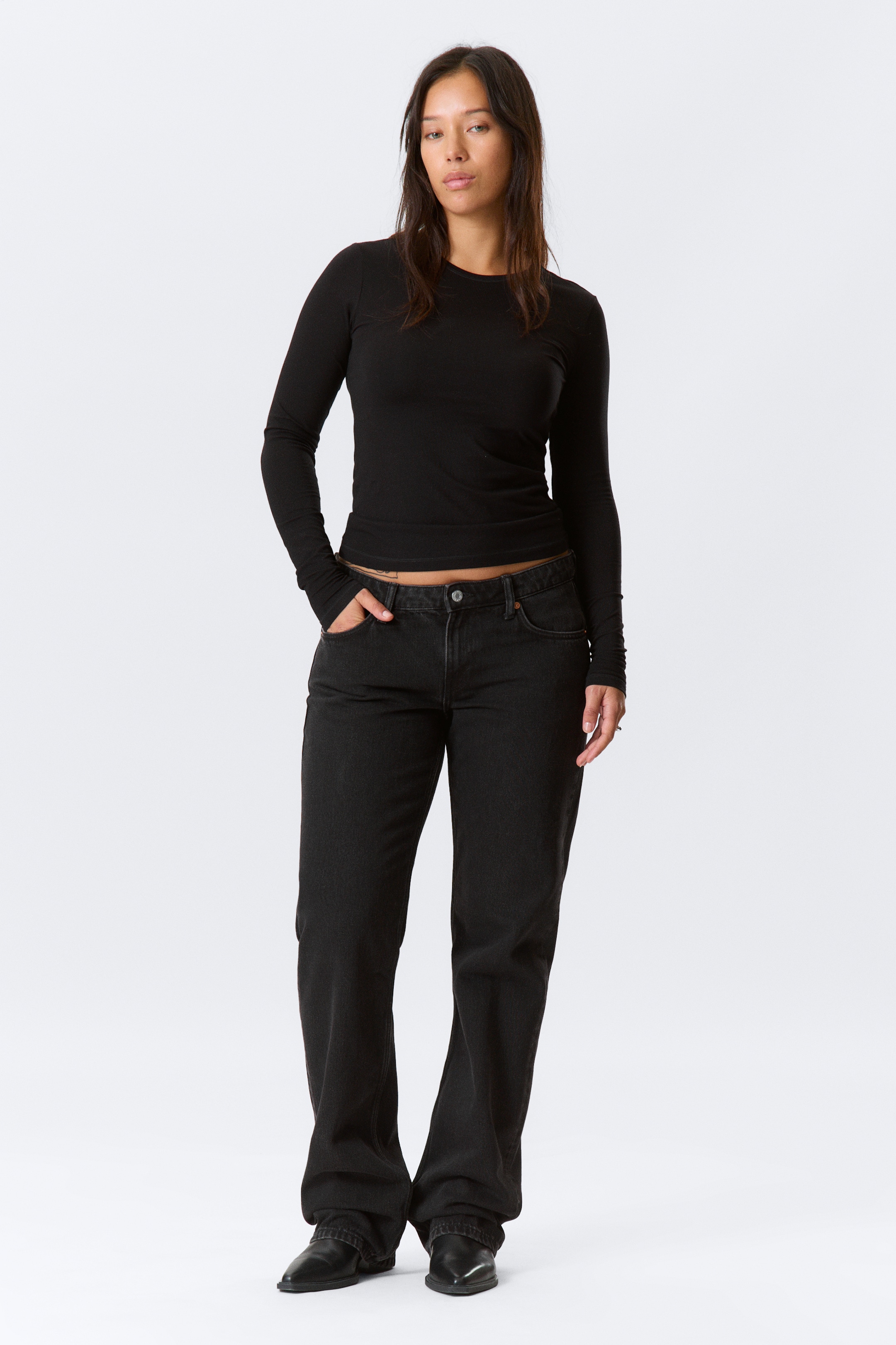 Se større billede: Arrow lavtaljede regular jeans med lige ben - Tuned Black – sort - DAME | H&M DK 1