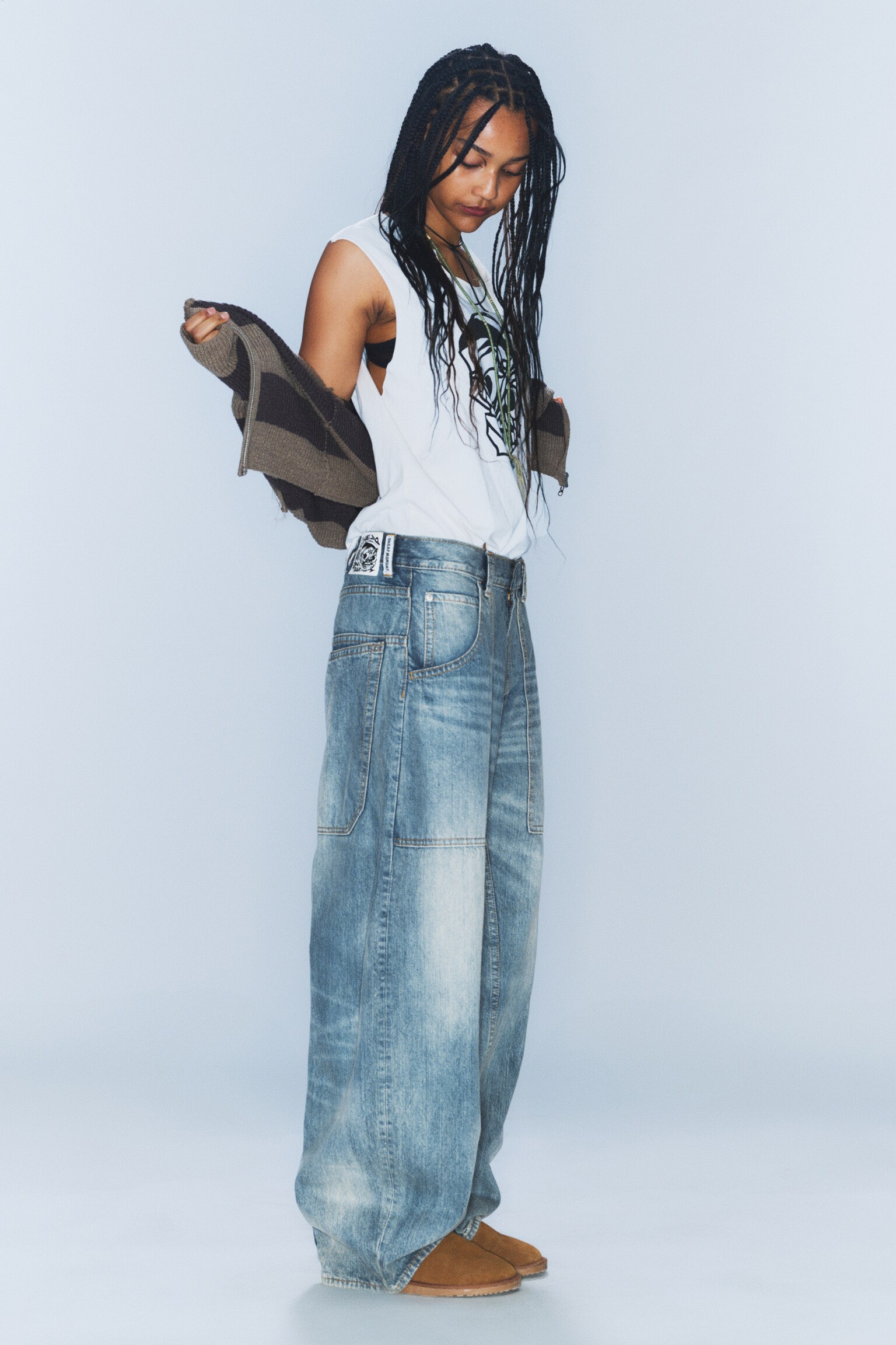 Dunno Loose Barrel Leg Jeans taille basse unisexe - Cloudy Blue - Medium Blue/Black Rinse - Noir - 9