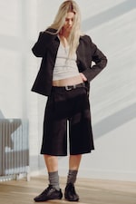 Schwarz - Weite Anzugshorts mit niedrigem Bund & Bundfalten - 0