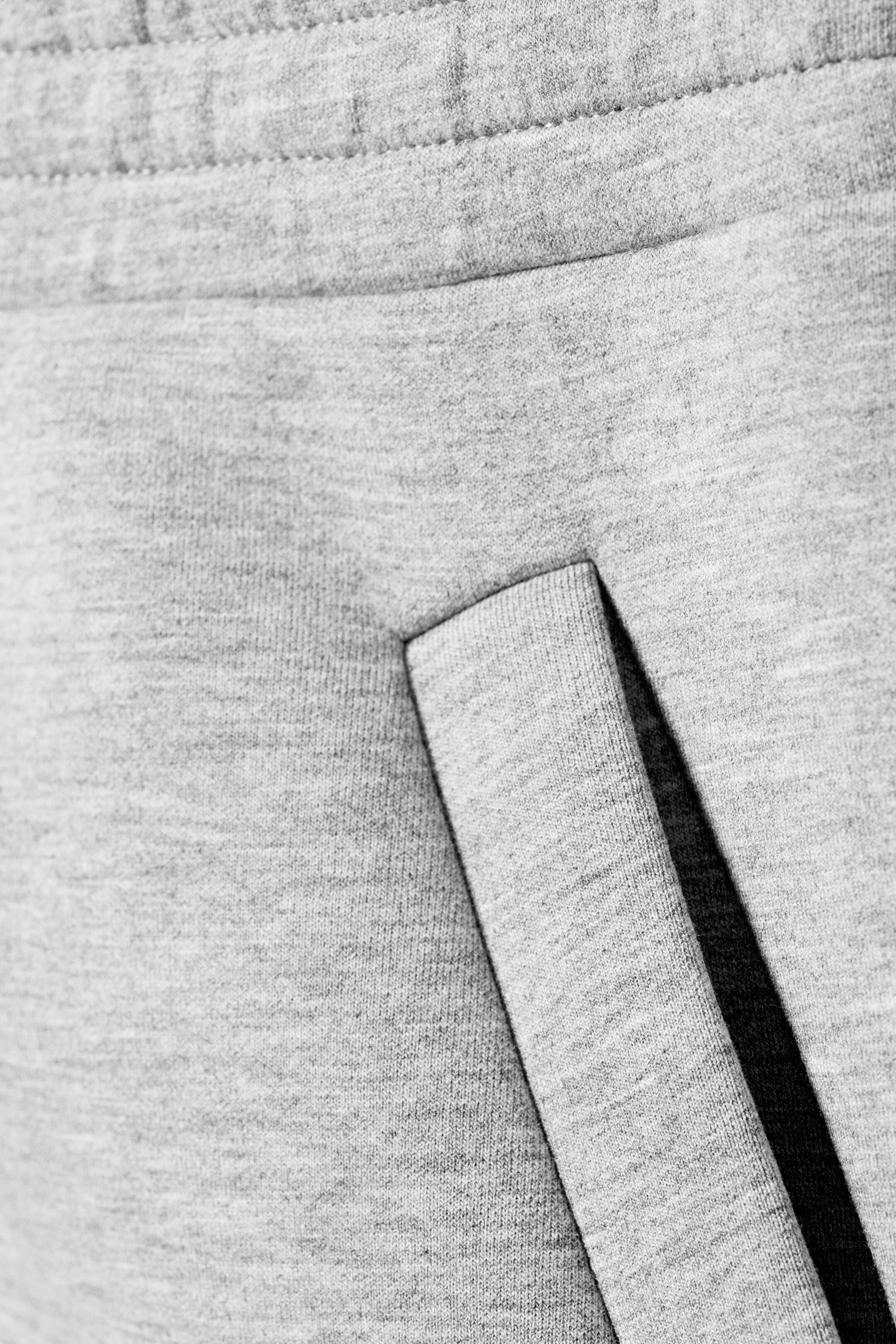 Größeres Bild anzeigen: Lockere Scuba-Jogginghose mit weitem Bein - Grau meliert - Ladies | H&M AT 7