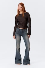 Mörkbrun - Rynkad trumpetärmad topp med båtringning - 1