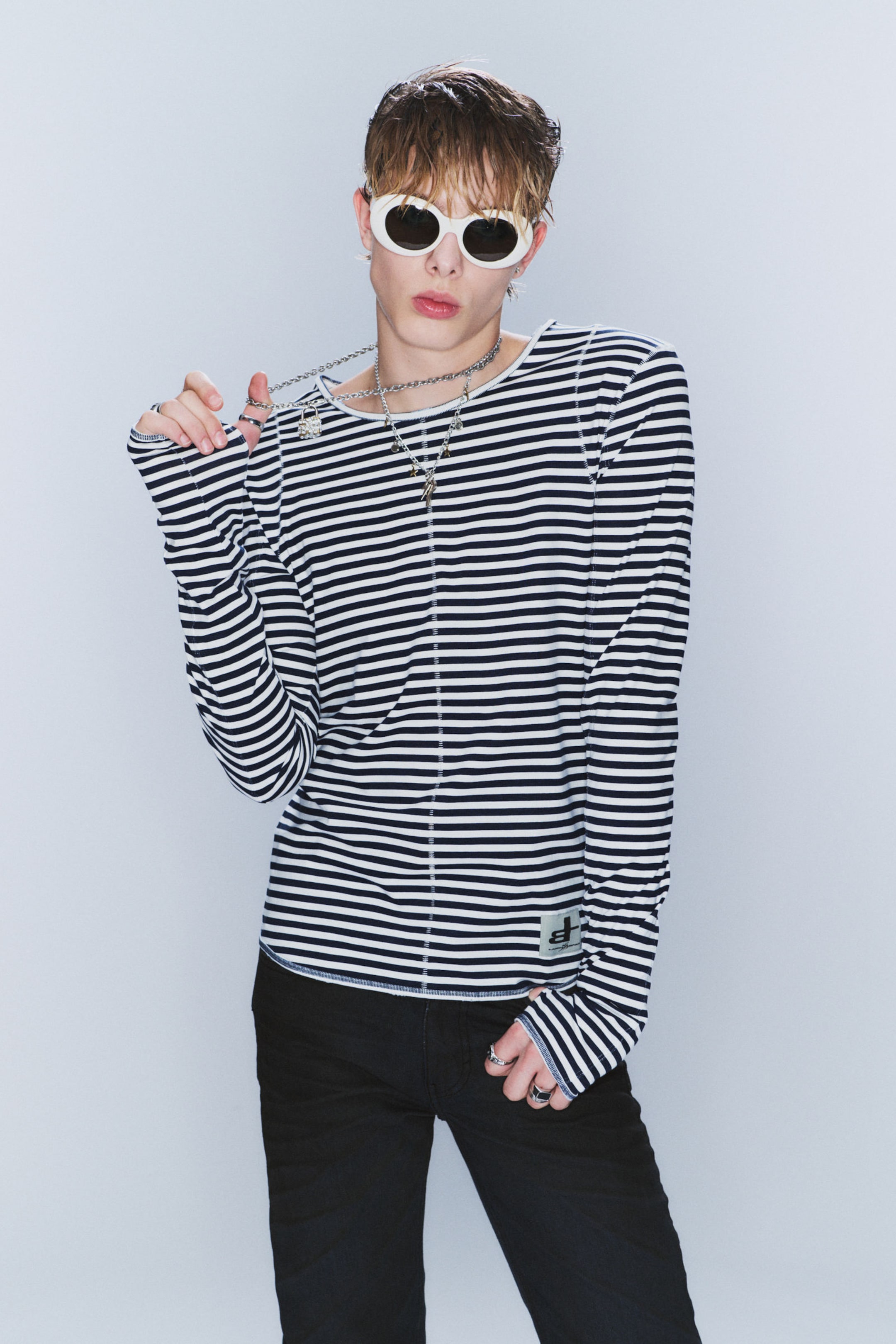 Schwarz-Weiß gestreift - CM x LB körperbetontes Unisex-Longsleeve - 5