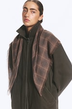 Rutig Brun - Fransig fyrkantig scarf med tryck - 1
