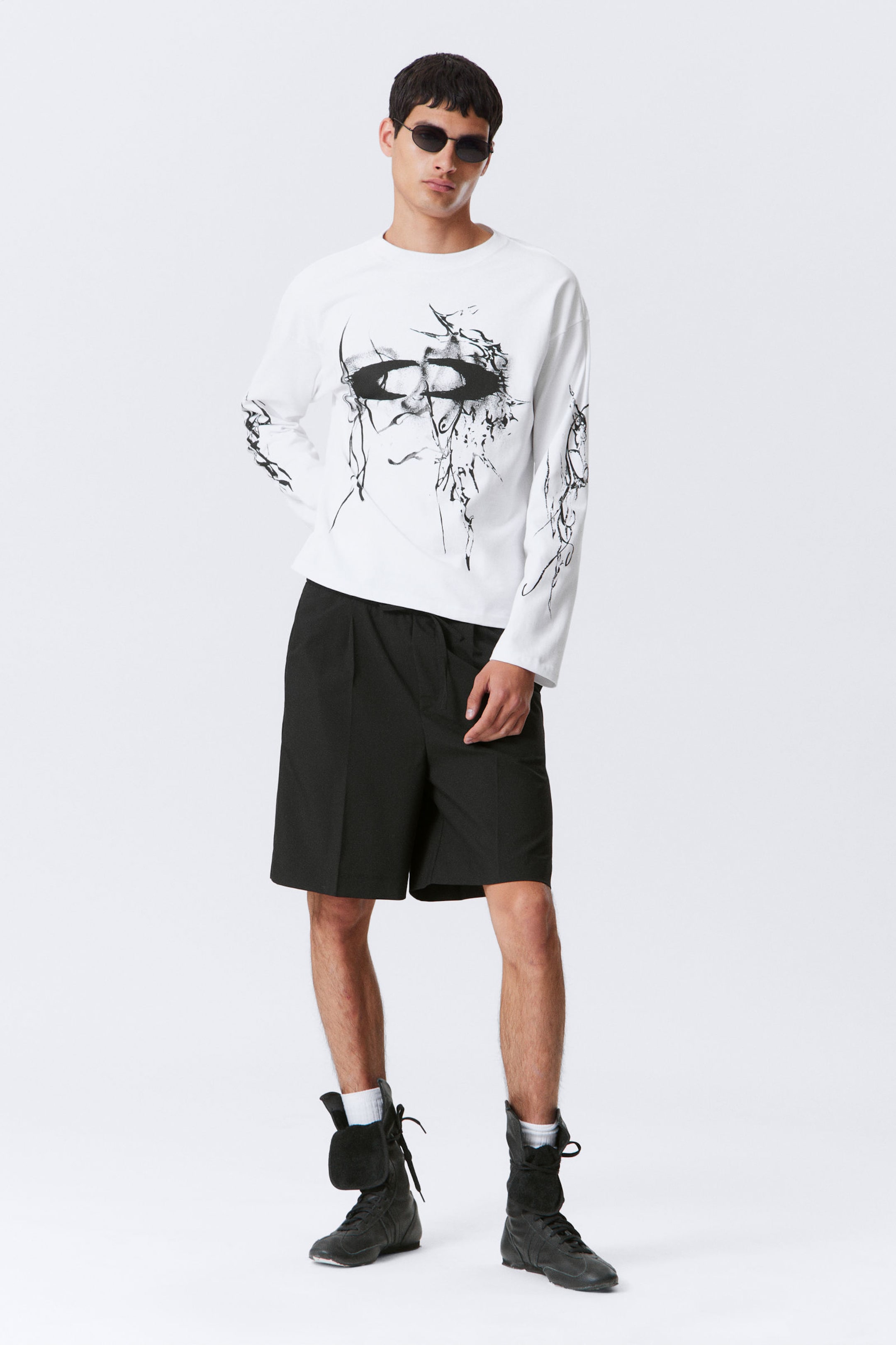 Weiß - Großes Durcheinander - Kastiges Langarmshirt mit Grafikprint - 2