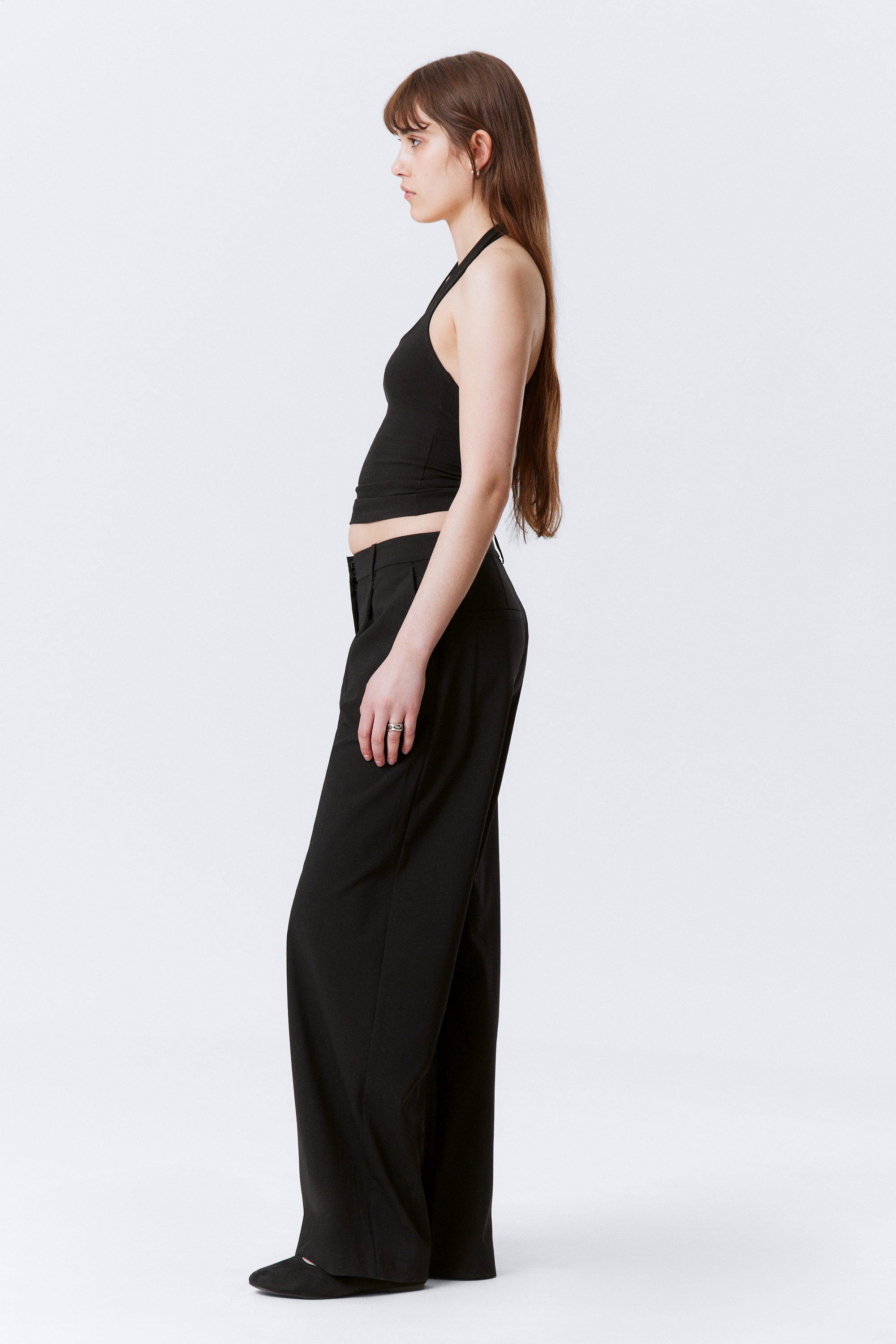 Black - Relaxed Mid Rise Pleated Suiting Trousers - 2