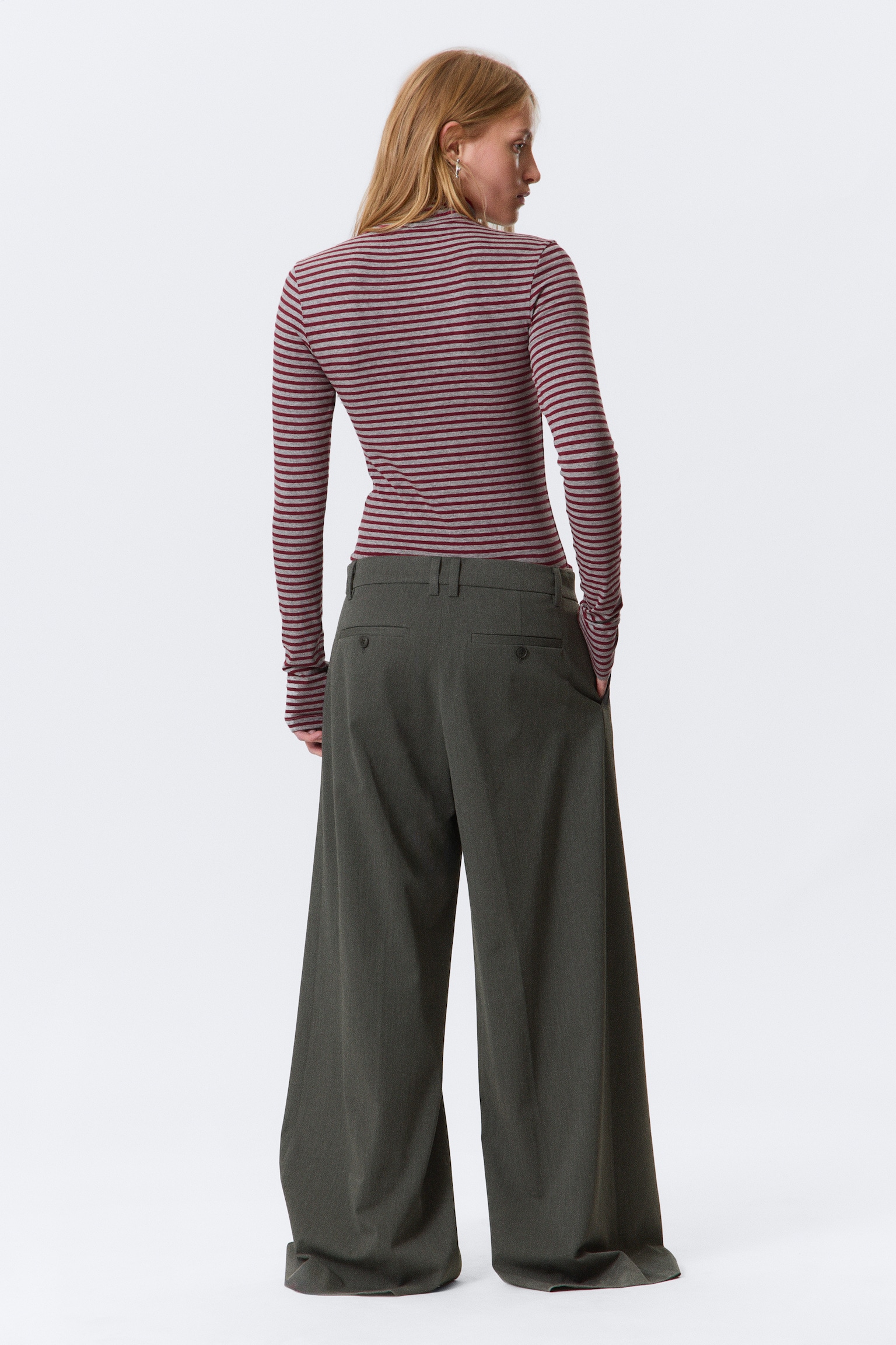 Fitted Striped Turtleneck Top - Grey & Red Stripes - 5