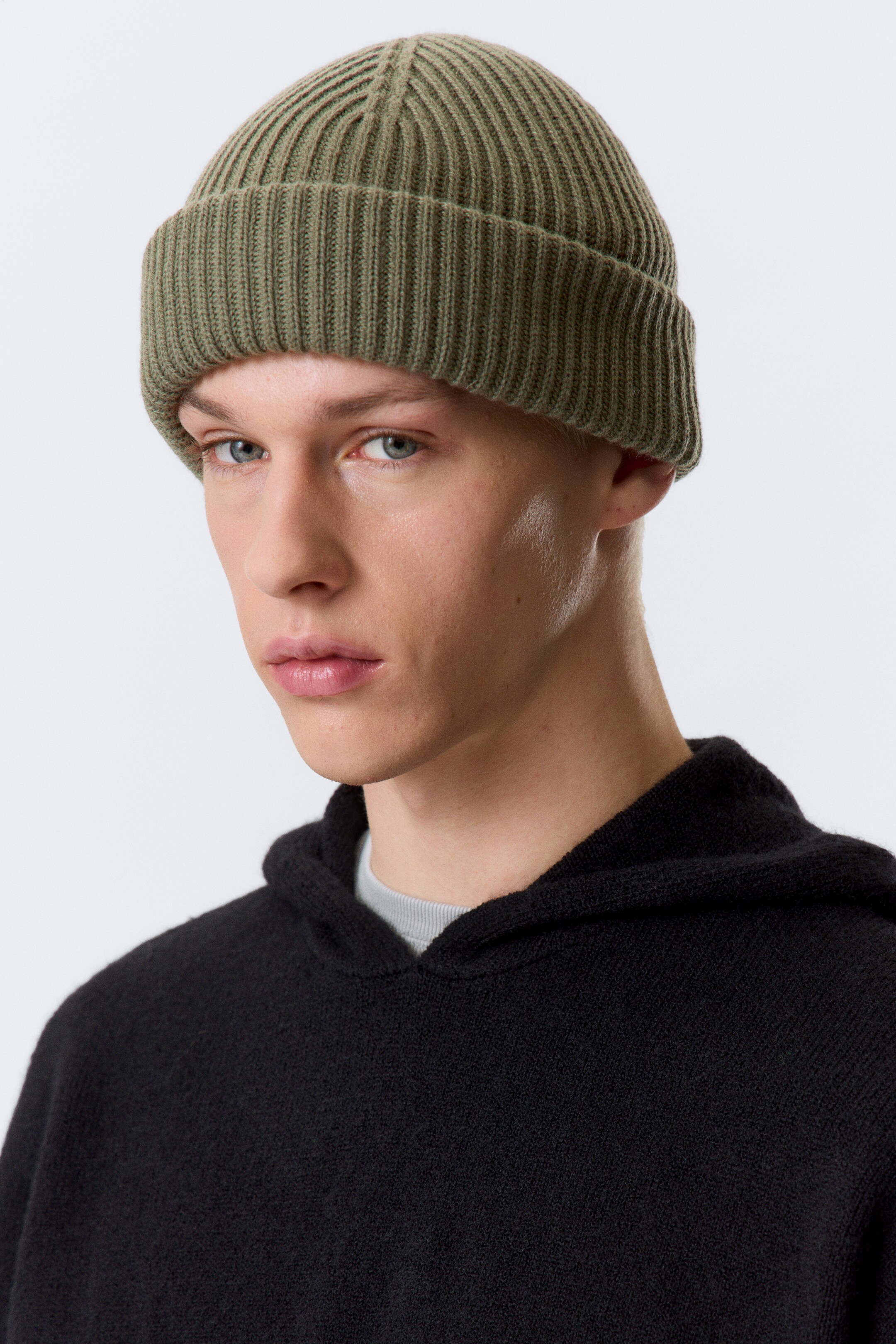 Größeres Bild anzeigen: Umgeschlagene Strickmütze aus Wollmischung - Khaki - Ladies | H&M AT 1