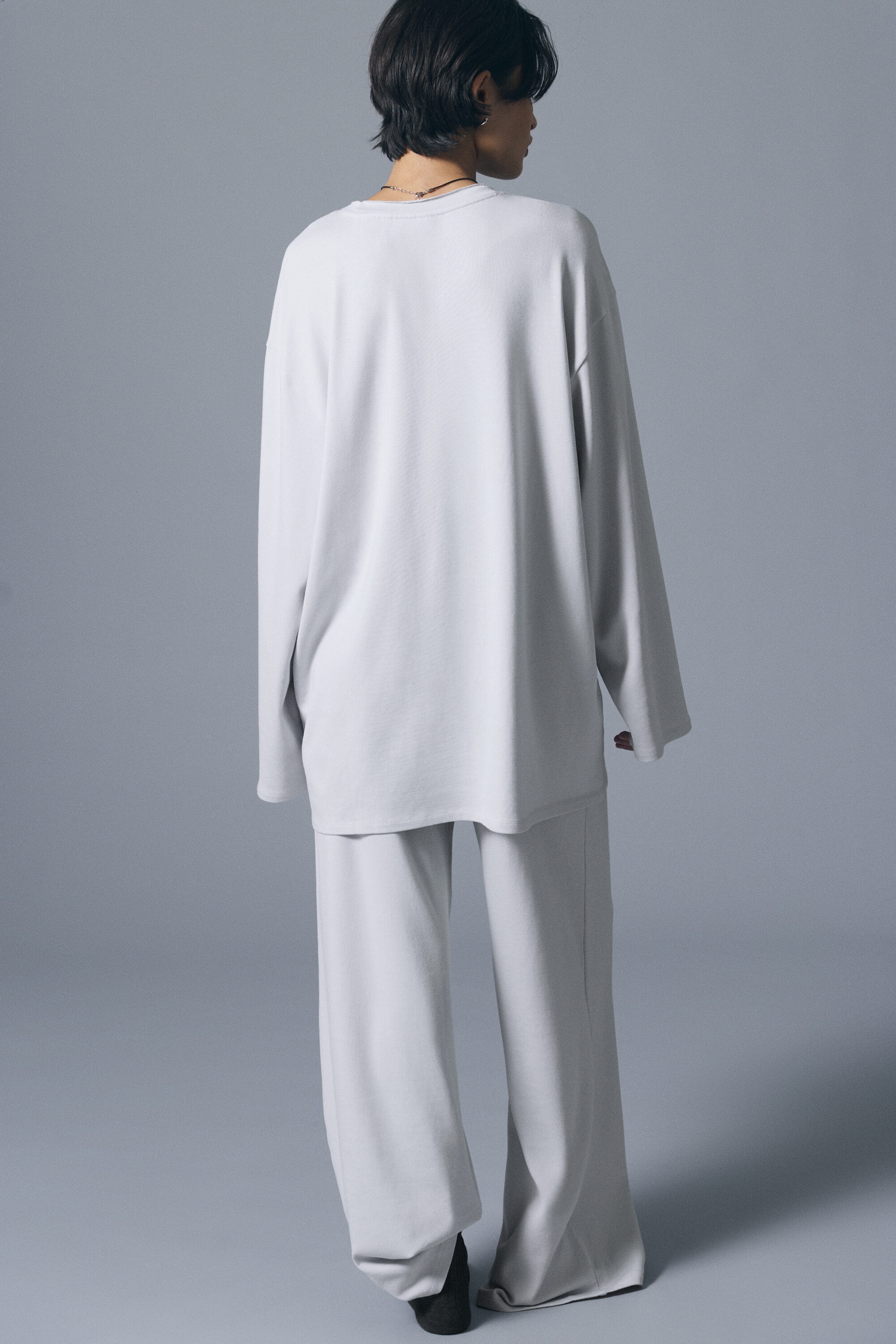 Lichtgrijs - Ruimvallende jersey top met lange mouwen - 2