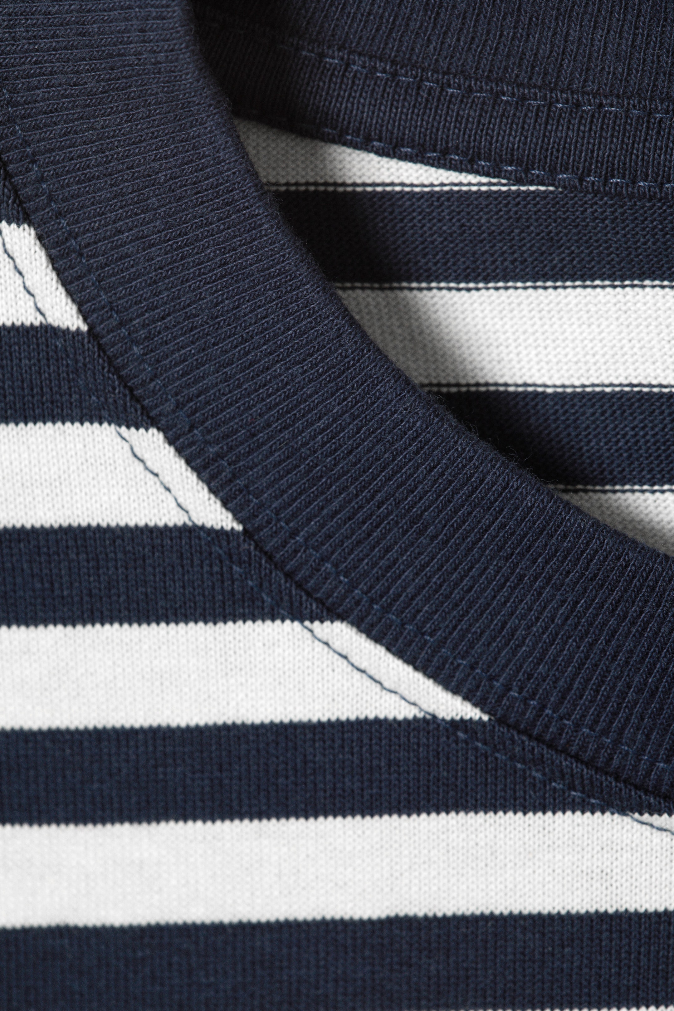 White & Navy Stripes - Loose Boxy Long-Sleeved T-shirt - 4