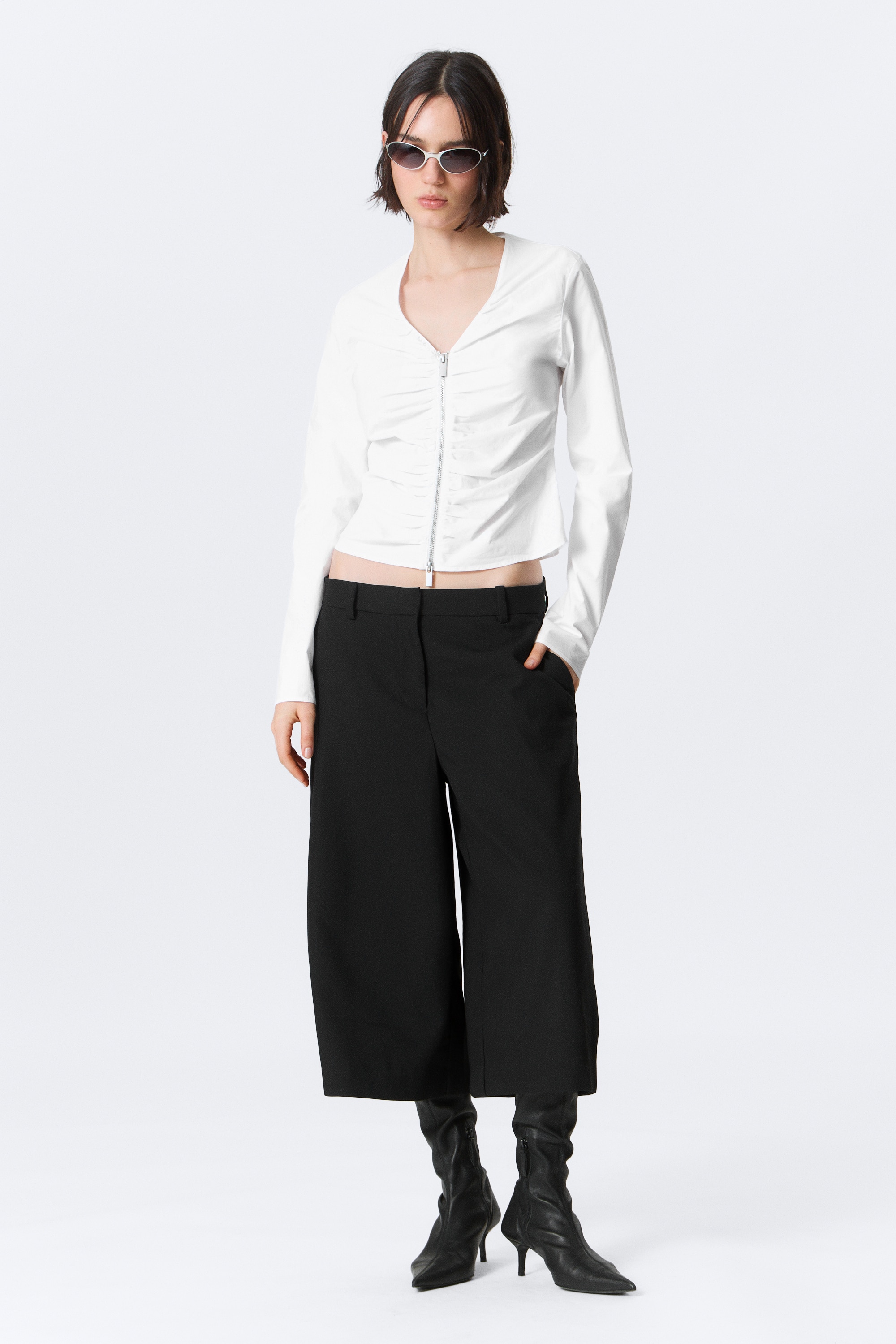 Gathered V-Neck Zip Top - White/Dark Brown