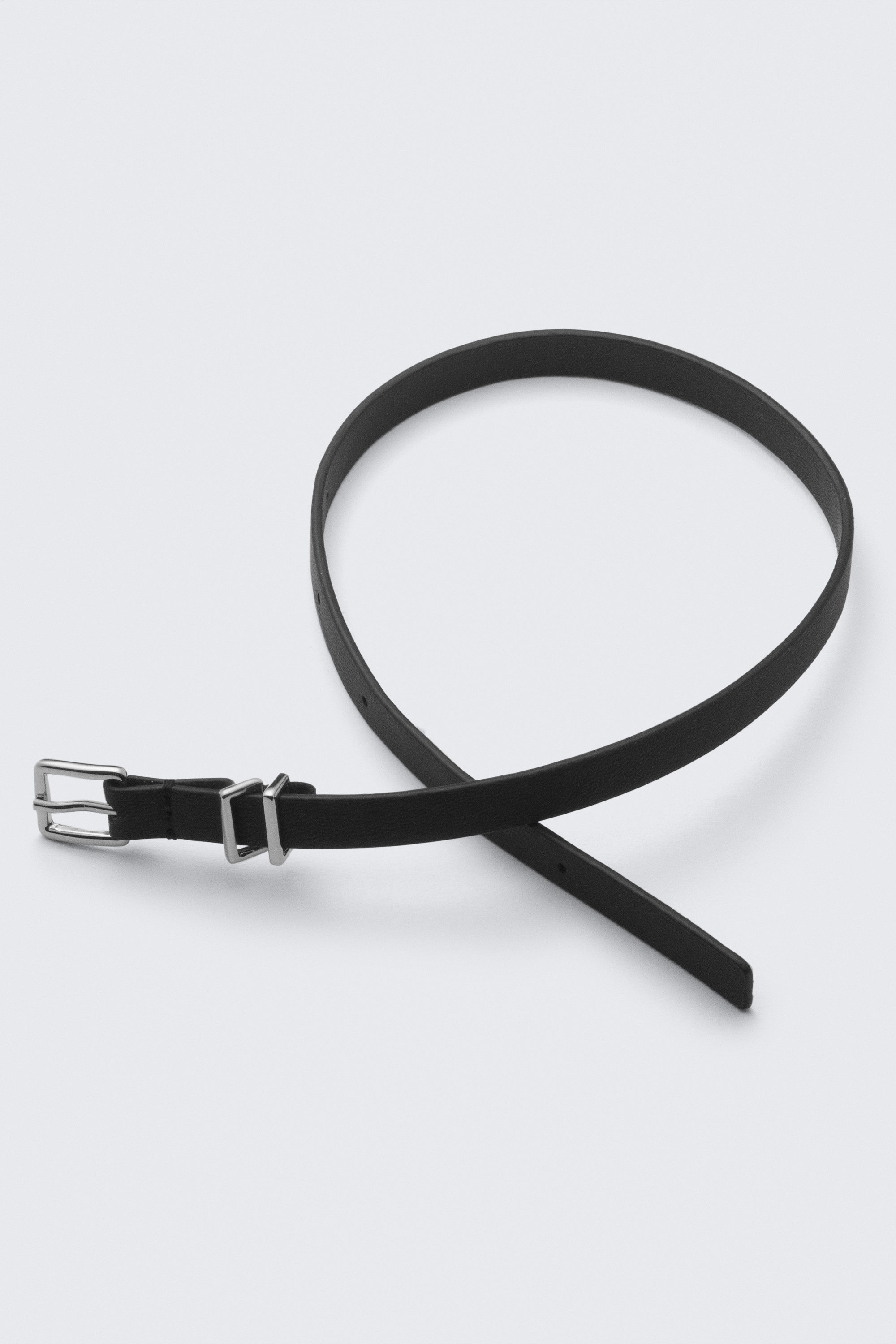 Zwart - Smalle riem met gesp - 1