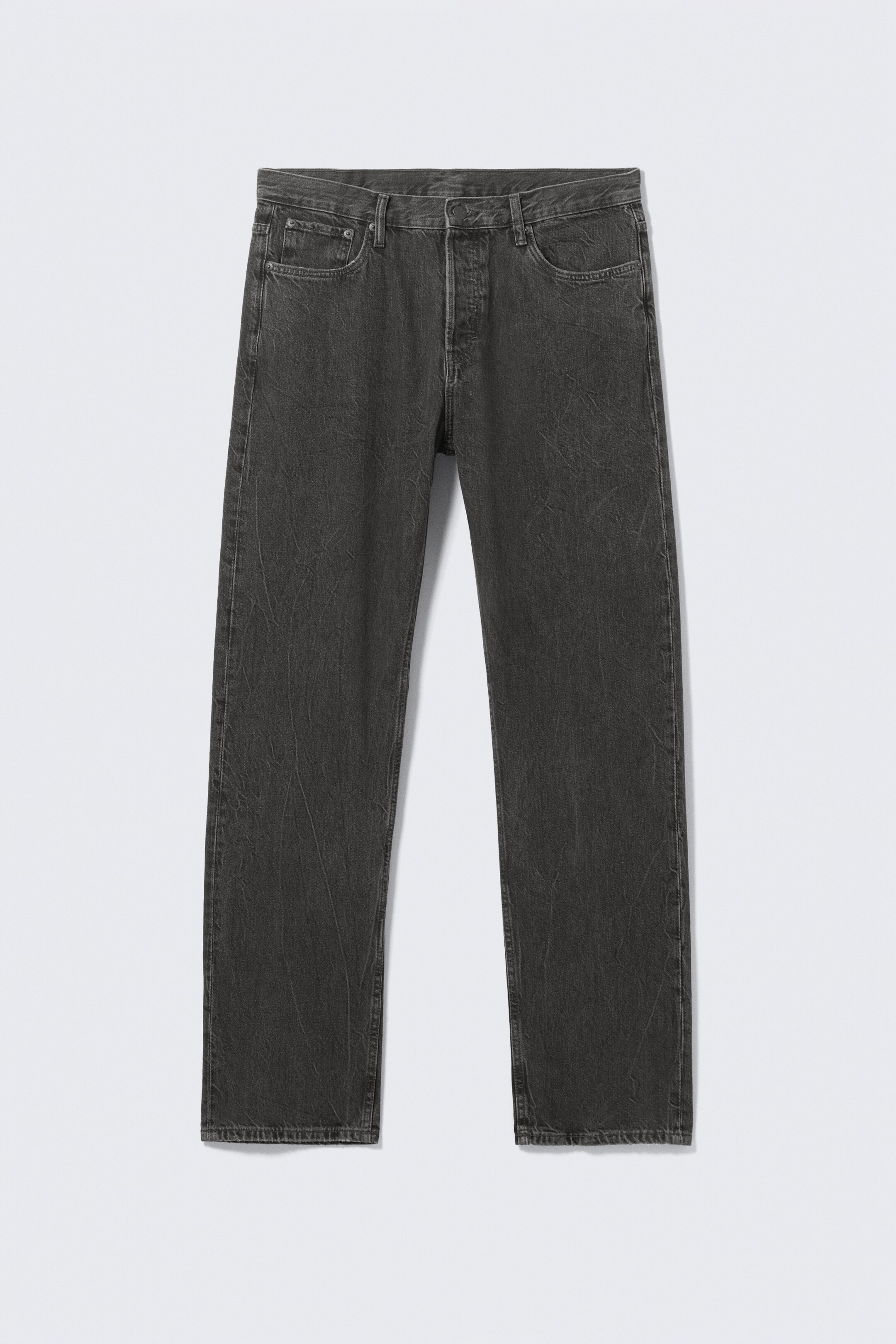Visualizza immagine più grande: Un paio di jeans grigio scuro presenta il suo DAVANTI, caratterizzato da una vestibilità rilassata e taglio dritto, lunghezza lunga, chiusura con bottoni e un classico design a 5 tasche con tasche anteriori e taschino portamonete visibili.