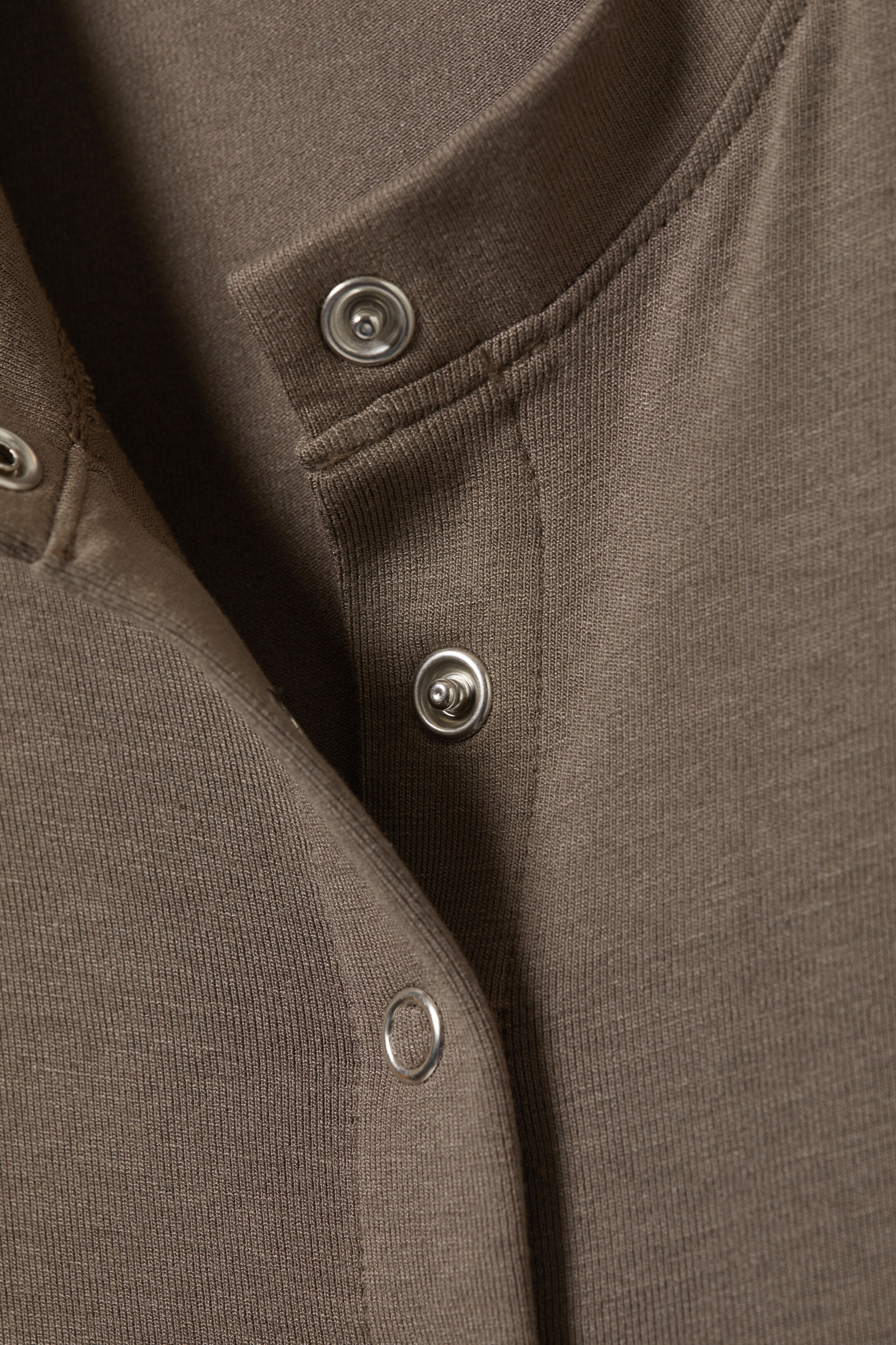 Visa större bild: Ärmlös button-up topp - Mörk mullvad - DAM | H&M SE 6