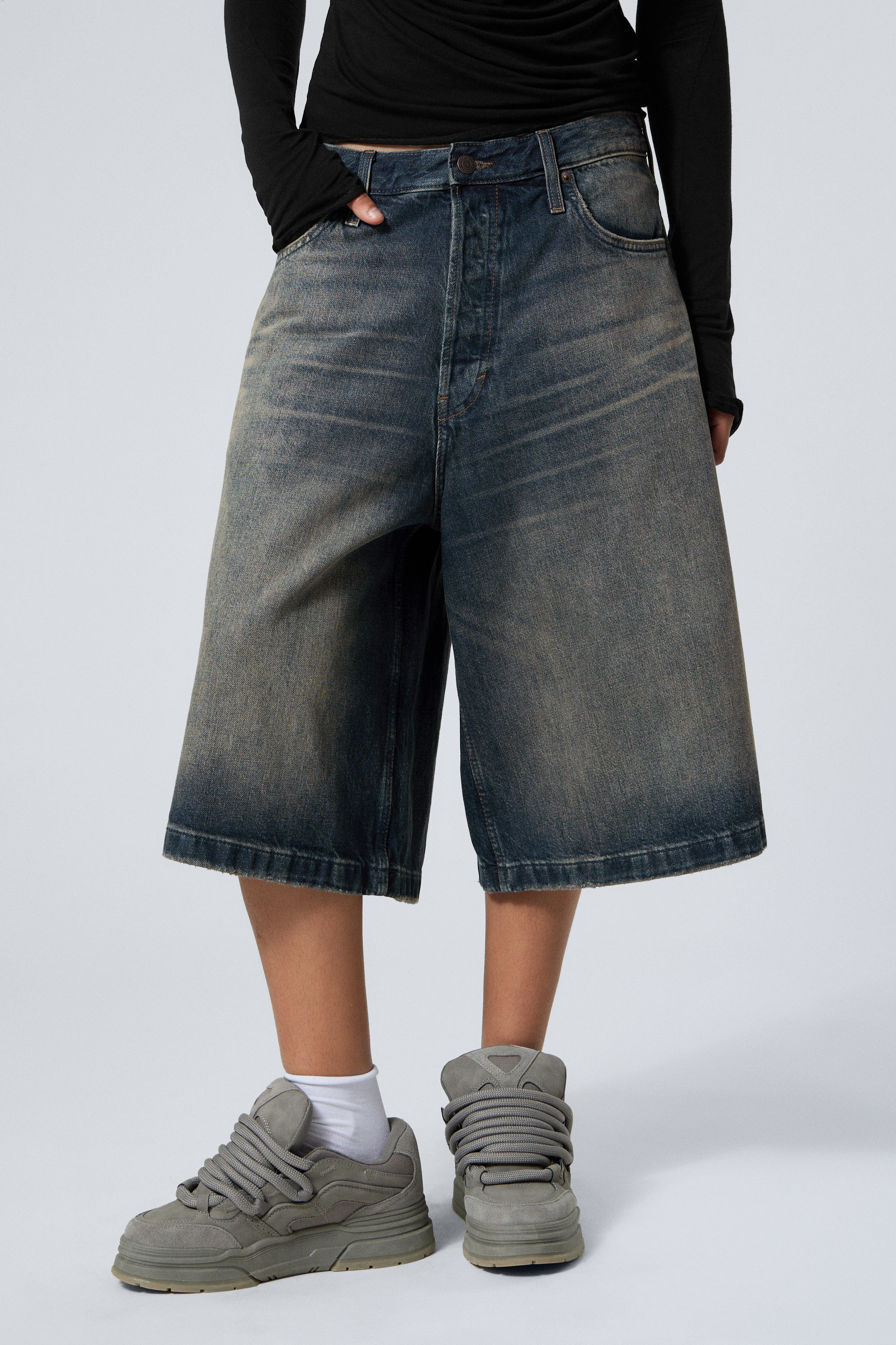 Baltic Blue - Donkerblauw - Cosmos ruimvallende denim short - 4